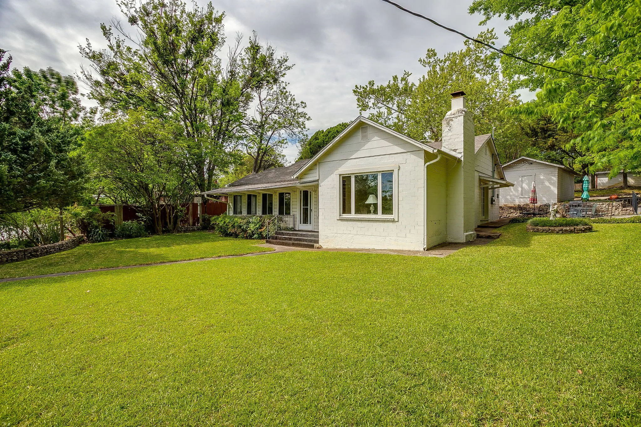 Single Family Residence For Sale in Tarrant County , 8316 Heron Drive, Fort Worth, Texas 76108, 3 Bedroom, 2 Bathroom, 1 Garage spaces, 1,660 Sqft, built in 1948, mls#21233863, Real Estate Agent in Fort Worth, Homes For Sale in Tarrant county, Homes For Sale in Fort Worth, Realtor in Fort Worth Texas, Real Estate Brokerage Independent Realty Texas, Luminita Cordes Realtor