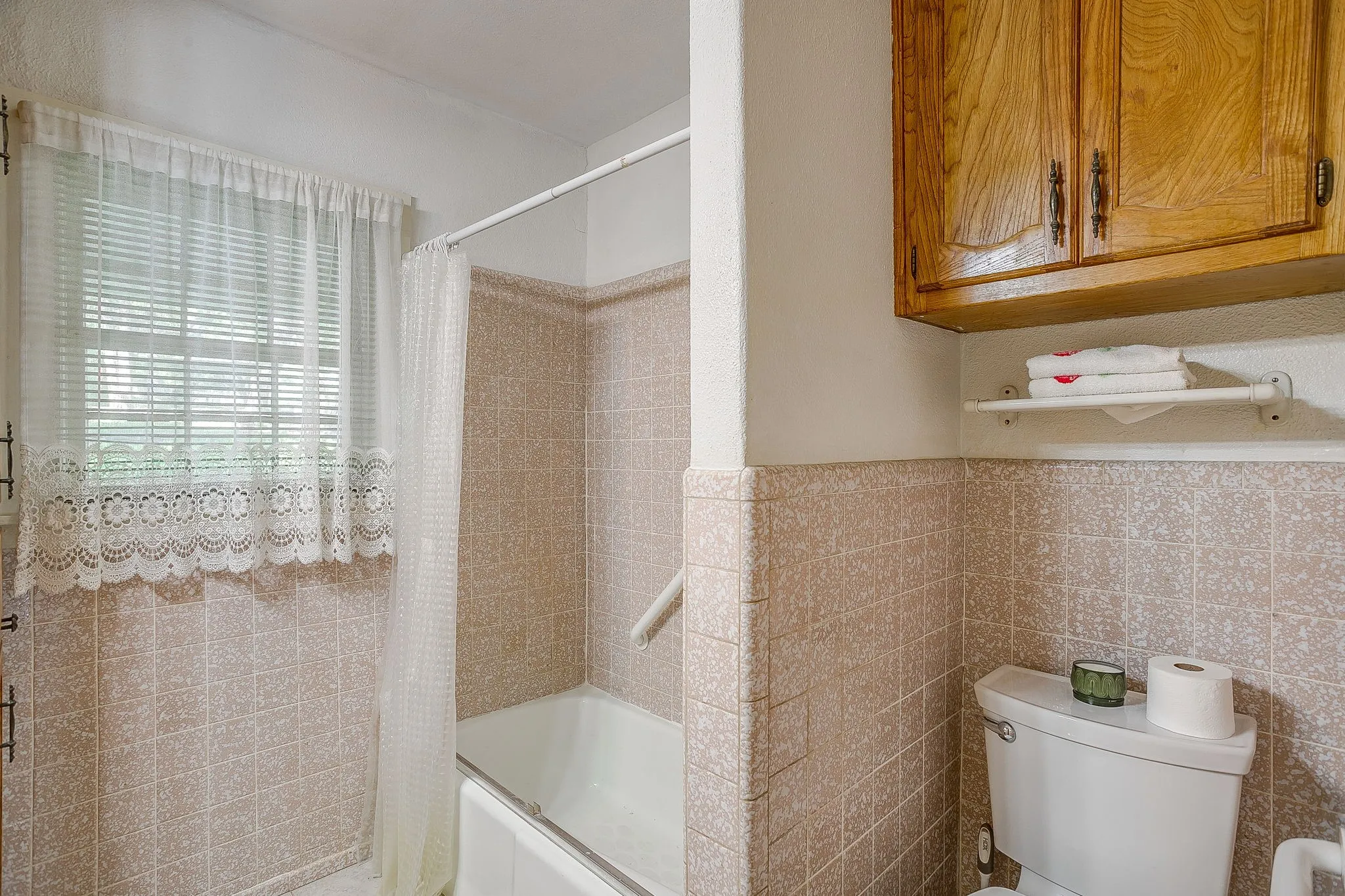 Single Family Residence For Sale in Tarrant County , 8316 Heron Drive, Fort Worth, Texas 76108, 3 Bedroom, 2 Bathroom, 1 Garage spaces, 1,660 Sqft, built in 1948, mls#21233863, Real Estate Agent in Fort Worth, Homes For Sale in Tarrant county, Homes For Sale in Fort Worth, Realtor in Fort Worth Texas, Real Estate Brokerage Independent Realty Texas, Luminita Cordes Realtor