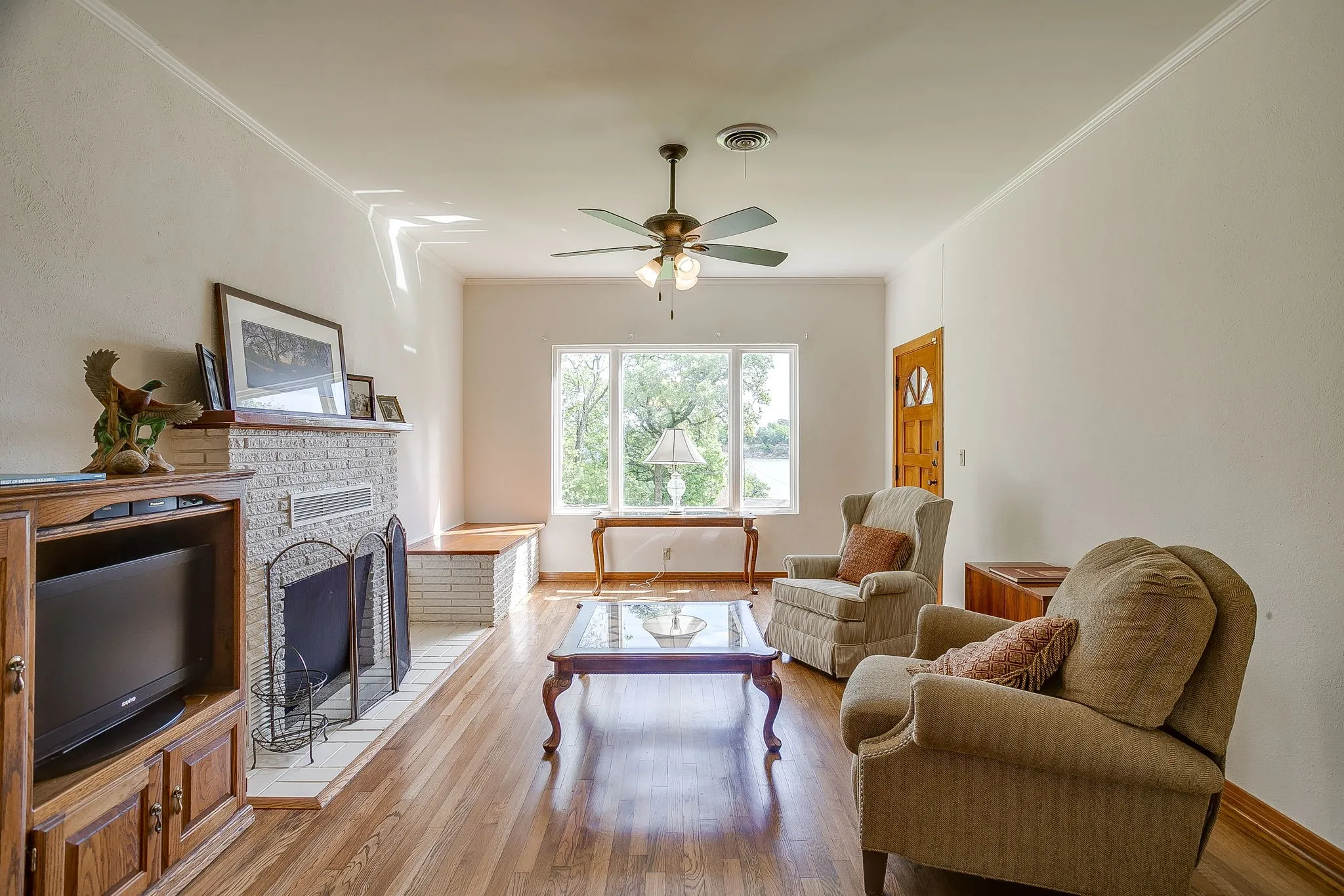 Single Family Residence For Sale in Tarrant County , 8316 Heron Drive, Fort Worth, Texas 76108, 3 Bedroom, 2 Bathroom, 1 Garage spaces, 1,660 Sqft, built in 1948, mls#21233863, Real Estate Agent in Fort Worth, Homes For Sale in Tarrant county, Homes For Sale in Fort Worth, Realtor in Fort Worth Texas, Real Estate Brokerage Independent Realty Texas, Luminita Cordes Realtor