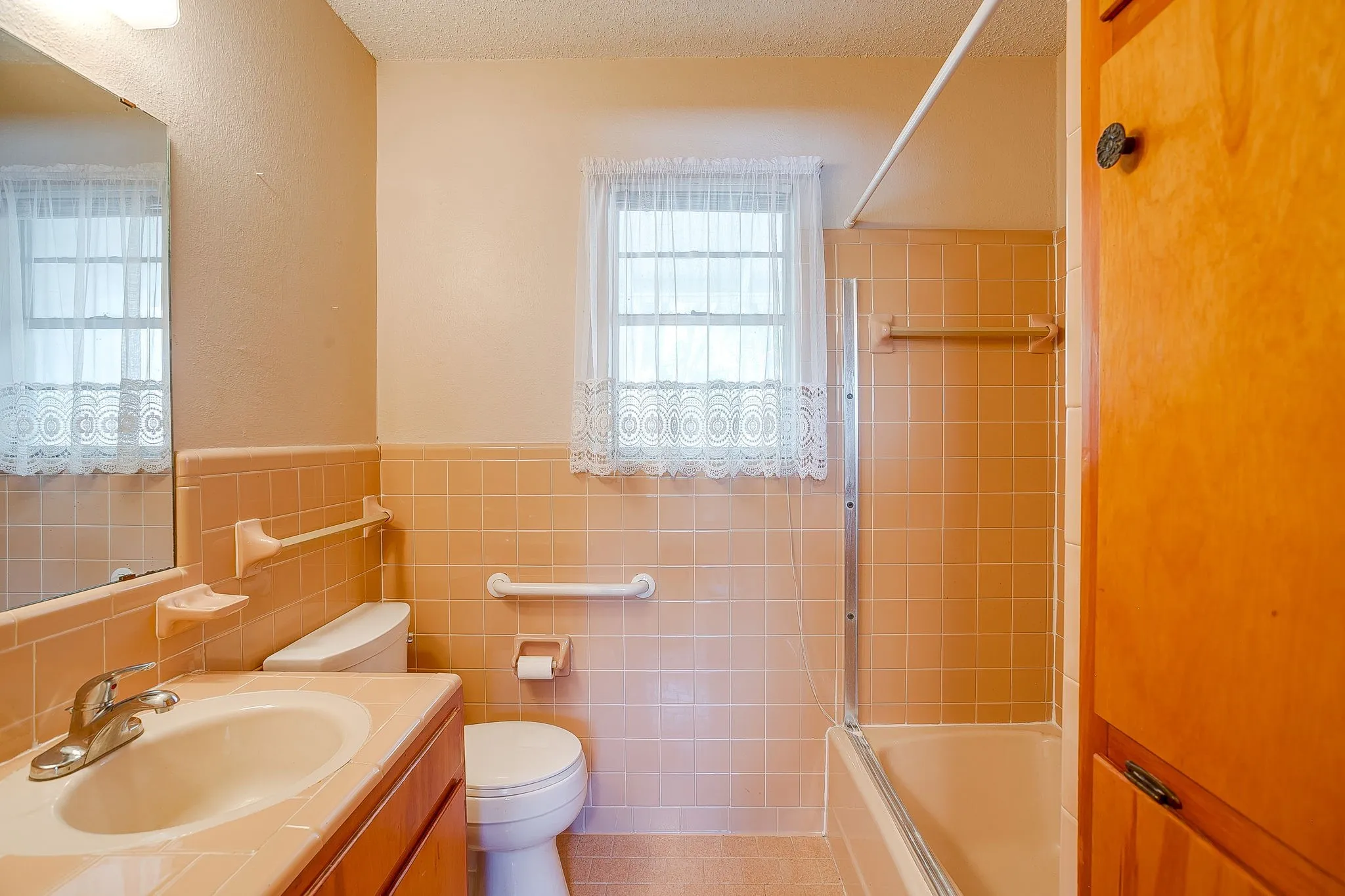 Single Family Residence For Sale in Tarrant County , 8316 Heron Drive, Fort Worth, Texas 76108, 3 Bedroom, 2 Bathroom, 1 Garage spaces, 1,660 Sqft, built in 1948, mls#21233863, Real Estate Agent in Fort Worth, Homes For Sale in Tarrant county, Homes For Sale in Fort Worth, Realtor in Fort Worth Texas, Real Estate Brokerage Independent Realty Texas, Luminita Cordes Realtor