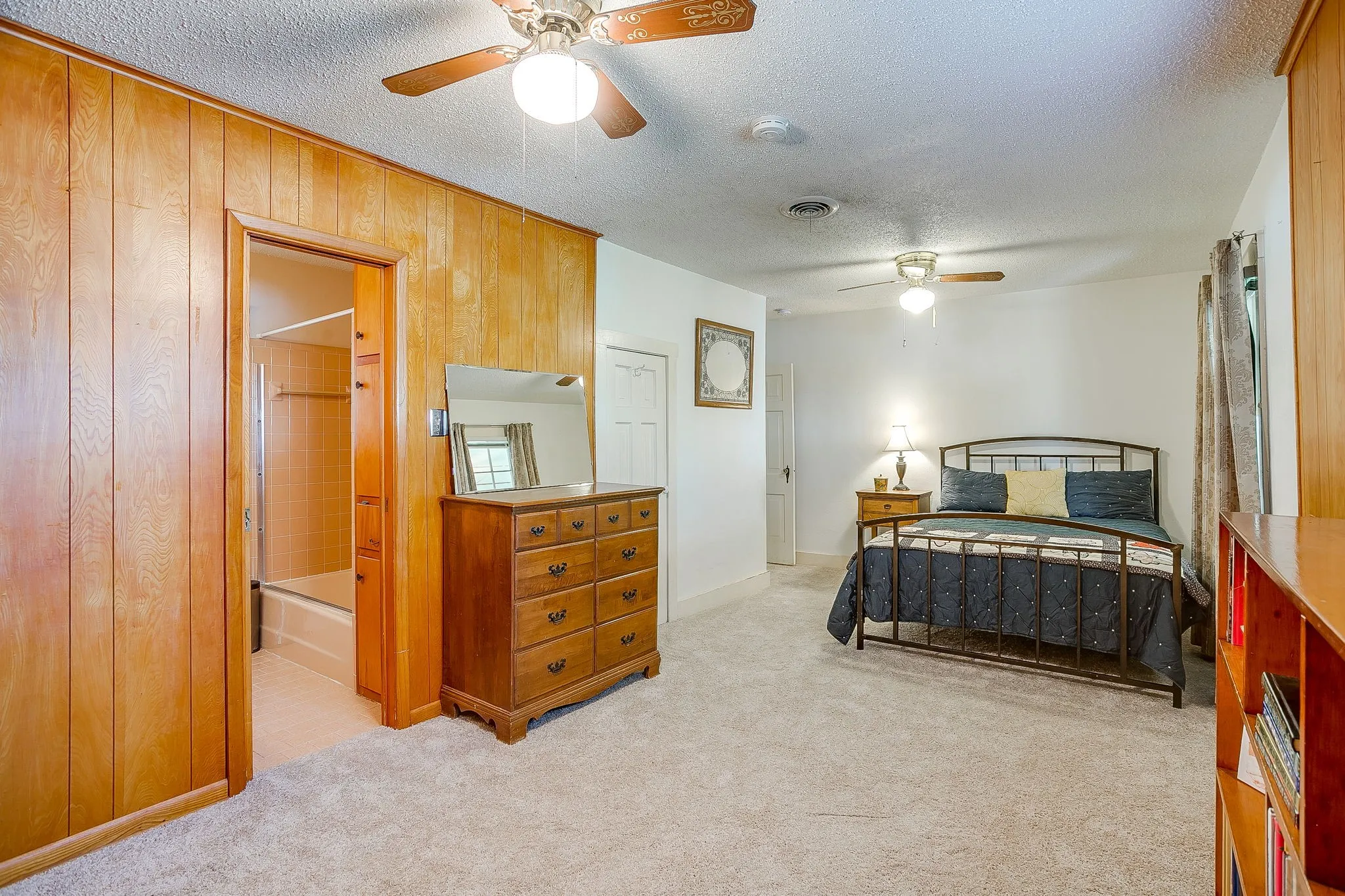Single Family Residence For Sale in Tarrant County , 8316 Heron Drive, Fort Worth, Texas 76108, 3 Bedroom, 2 Bathroom, 1 Garage spaces, 1,660 Sqft, built in 1948, mls#21233863, Real Estate Agent in Fort Worth, Homes For Sale in Tarrant county, Homes For Sale in Fort Worth, Realtor in Fort Worth Texas, Real Estate Brokerage Independent Realty Texas, Luminita Cordes Realtor