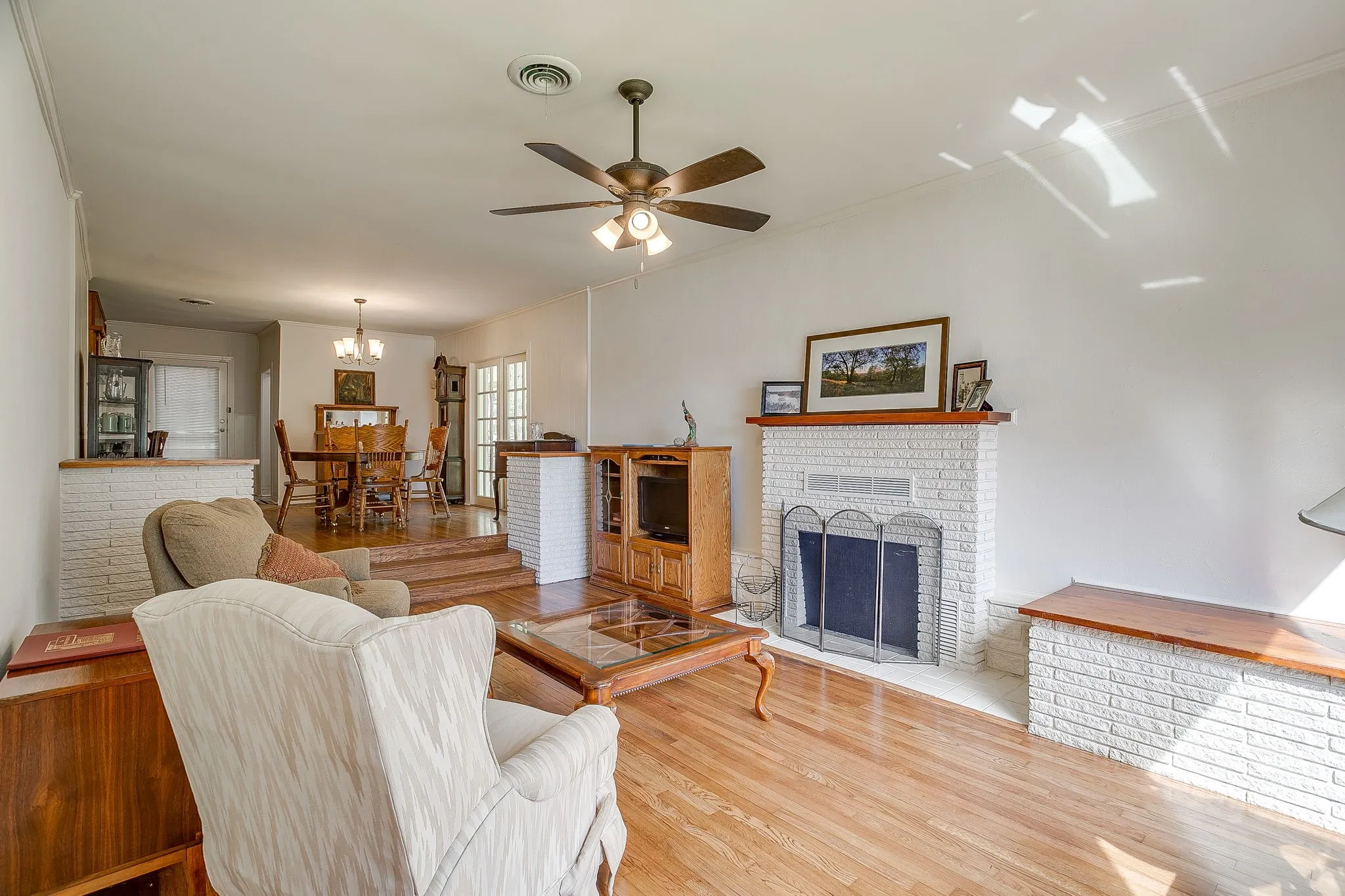 Single Family Residence For Sale in Tarrant County , 8316 Heron Drive, Fort Worth, Texas 76108, 3 Bedroom, 2 Bathroom, 1 Garage spaces, 1,660 Sqft, built in 1948, mls#21233863, Real Estate Agent in Fort Worth, Homes For Sale in Tarrant county, Homes For Sale in Fort Worth, Realtor in Fort Worth Texas, Real Estate Brokerage Independent Realty Texas, Luminita Cordes Realtor