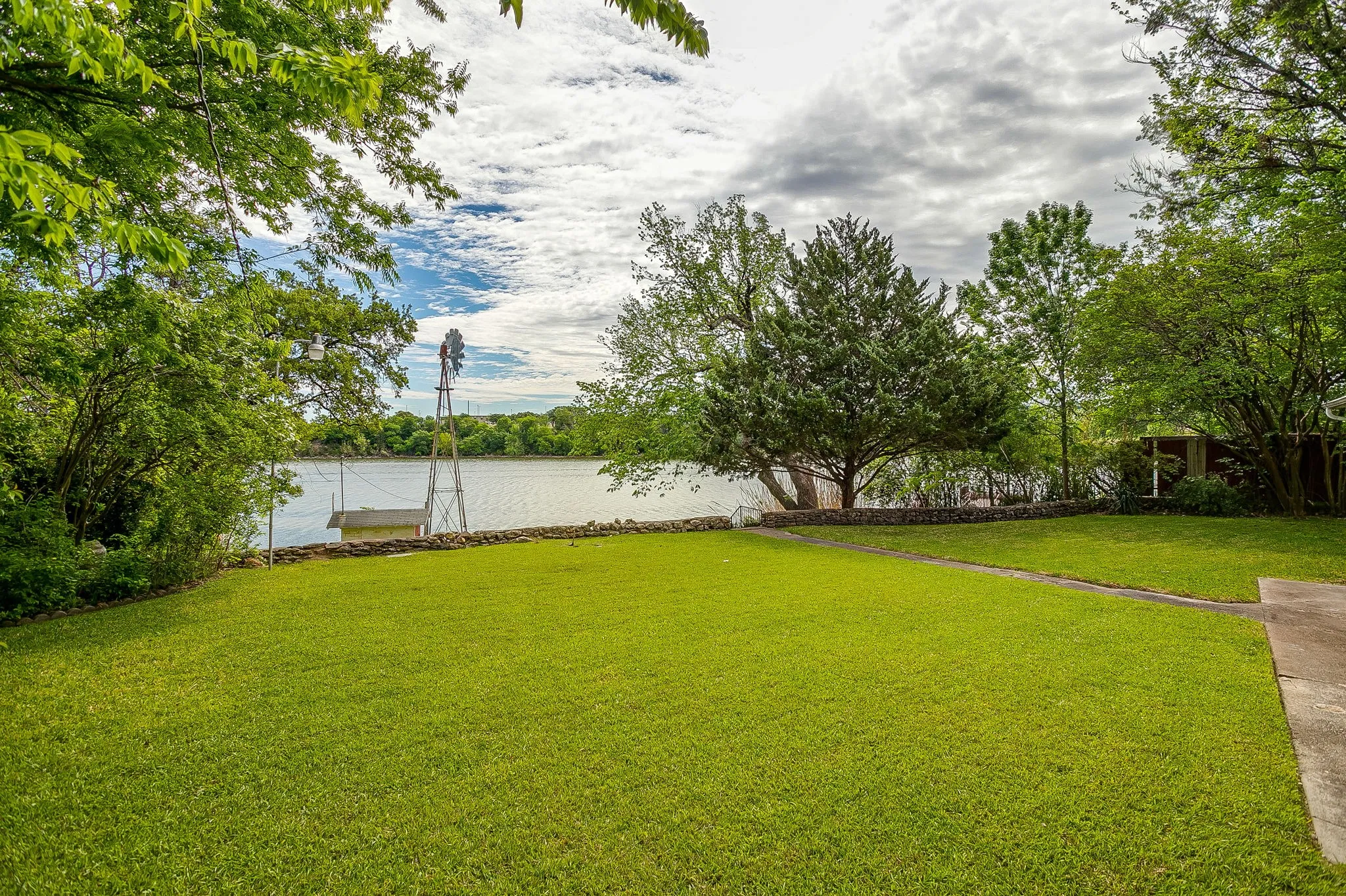 Single Family Residence For Sale in Tarrant County , 8316 Heron Drive, Fort Worth, Texas 76108, 3 Bedroom, 2 Bathroom, 1 Garage spaces, 1,660 Sqft, built in 1948, mls#21233863, Real Estate Agent in Fort Worth, Homes For Sale in Tarrant county, Homes For Sale in Fort Worth, Realtor in Fort Worth Texas, Real Estate Brokerage Independent Realty Texas, Luminita Cordes Realtor