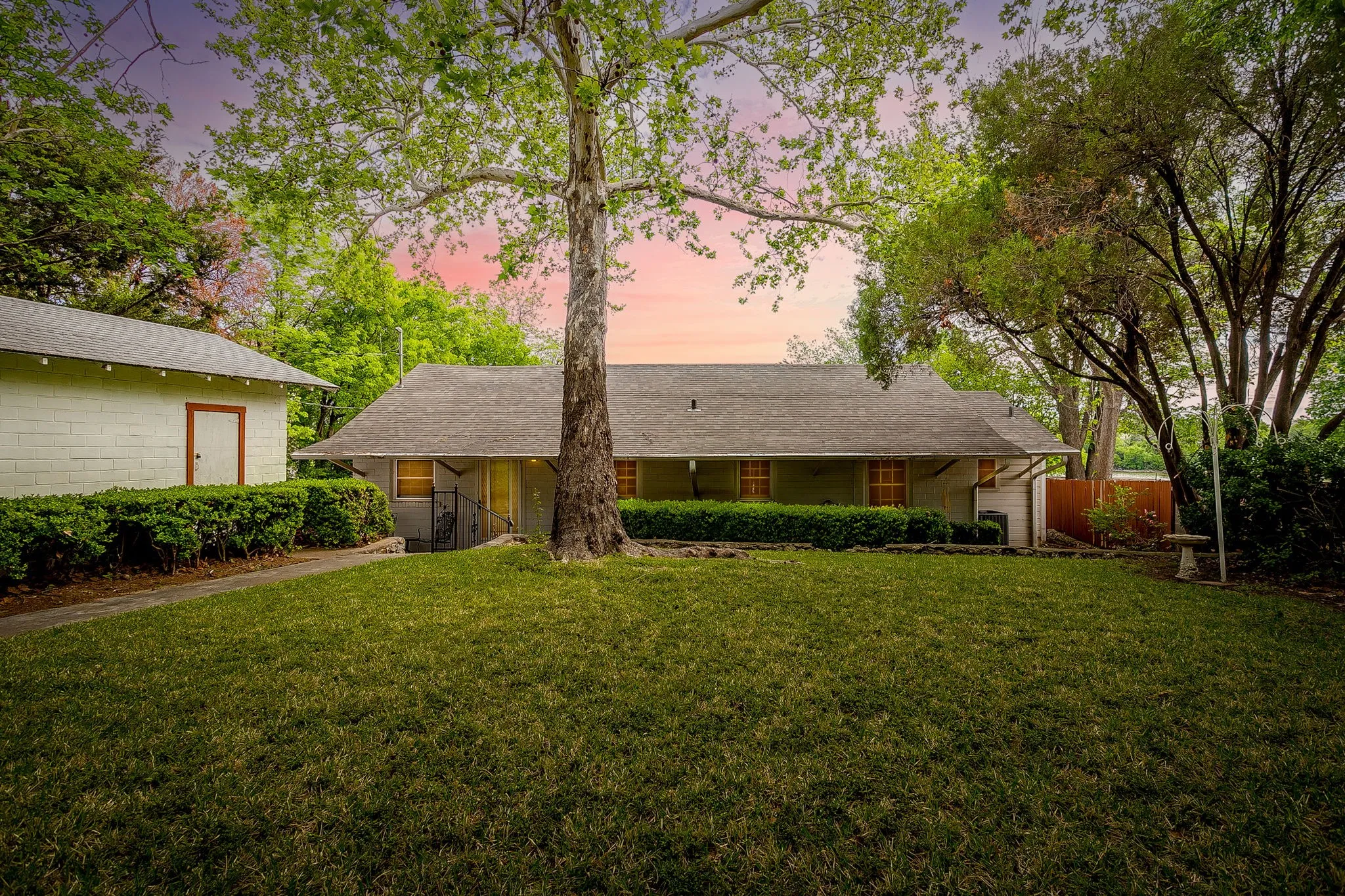 Single Family Residence For Sale in Tarrant County , 8316 Heron Drive, Fort Worth, Texas 76108, 3 Bedroom, 2 Bathroom, 1 Garage spaces, 1,660 Sqft, built in 1948, mls#21233863, Real Estate Agent in Fort Worth, Homes For Sale in Tarrant county, Homes For Sale in Fort Worth, Realtor in Fort Worth Texas, Real Estate Brokerage Independent Realty Texas, Luminita Cordes Realtor