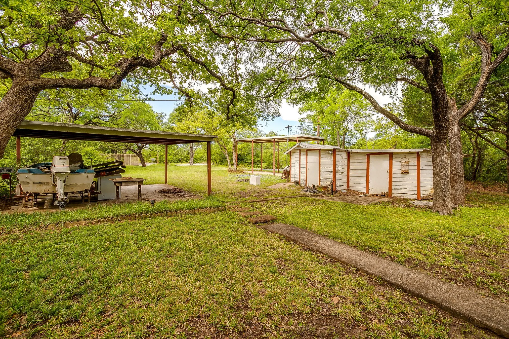 Single Family Residence For Sale in Tarrant County , 8316 Heron Drive, Fort Worth, Texas 76108, 3 Bedroom, 2 Bathroom, 1 Garage spaces, 1,660 Sqft, built in 1948, mls#21233863, Real Estate Agent in Fort Worth, Homes For Sale in Tarrant county, Homes For Sale in Fort Worth, Realtor in Fort Worth Texas, Real Estate Brokerage Independent Realty Texas, Luminita Cordes Realtor