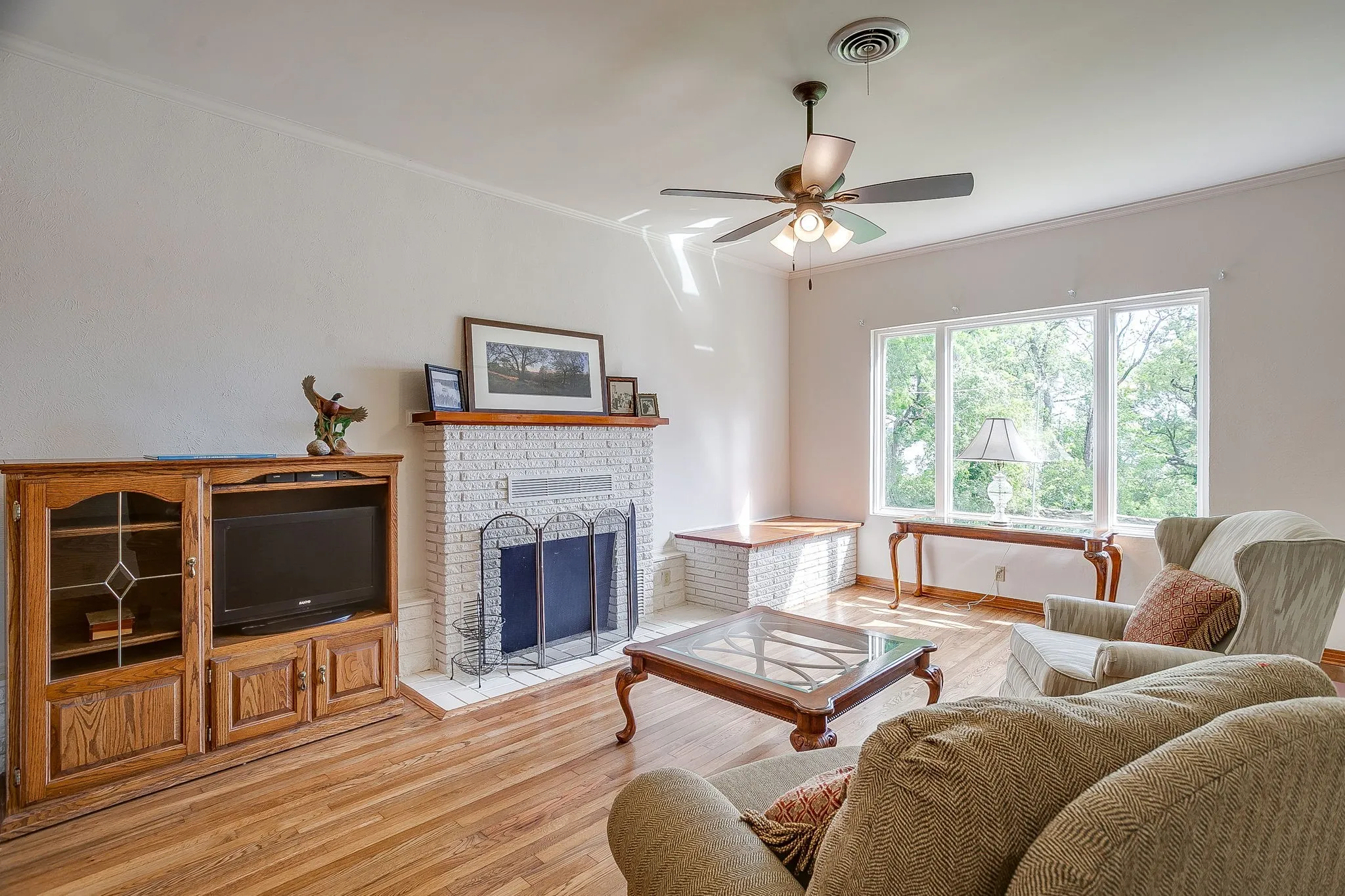 Single Family Residence For Sale in Tarrant County , 8316 Heron Drive, Fort Worth, Texas 76108, 3 Bedroom, 2 Bathroom, 1 Garage spaces, 1,660 Sqft, built in 1948, mls#21233863, Real Estate Agent in Fort Worth, Homes For Sale in Tarrant county, Homes For Sale in Fort Worth, Realtor in Fort Worth Texas, Real Estate Brokerage Independent Realty Texas, Luminita Cordes Realtor