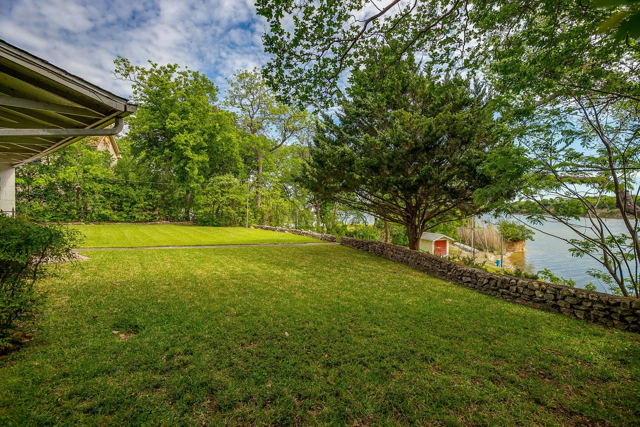 Single Family Residence For Sale in Tarrant County , 8316 Heron Drive, Fort Worth, Texas 76108, 3 Bedroom, 2 Bathroom, 1 Garage spaces, 1,660 Sqft, built in 1948, mls#21233863, Real Estate Agent in Fort Worth, Homes For Sale in Tarrant county, Homes For Sale in Fort Worth, Realtor in Fort Worth Texas, Real Estate Brokerage Independent Realty Texas, Luminita Cordes Realtor