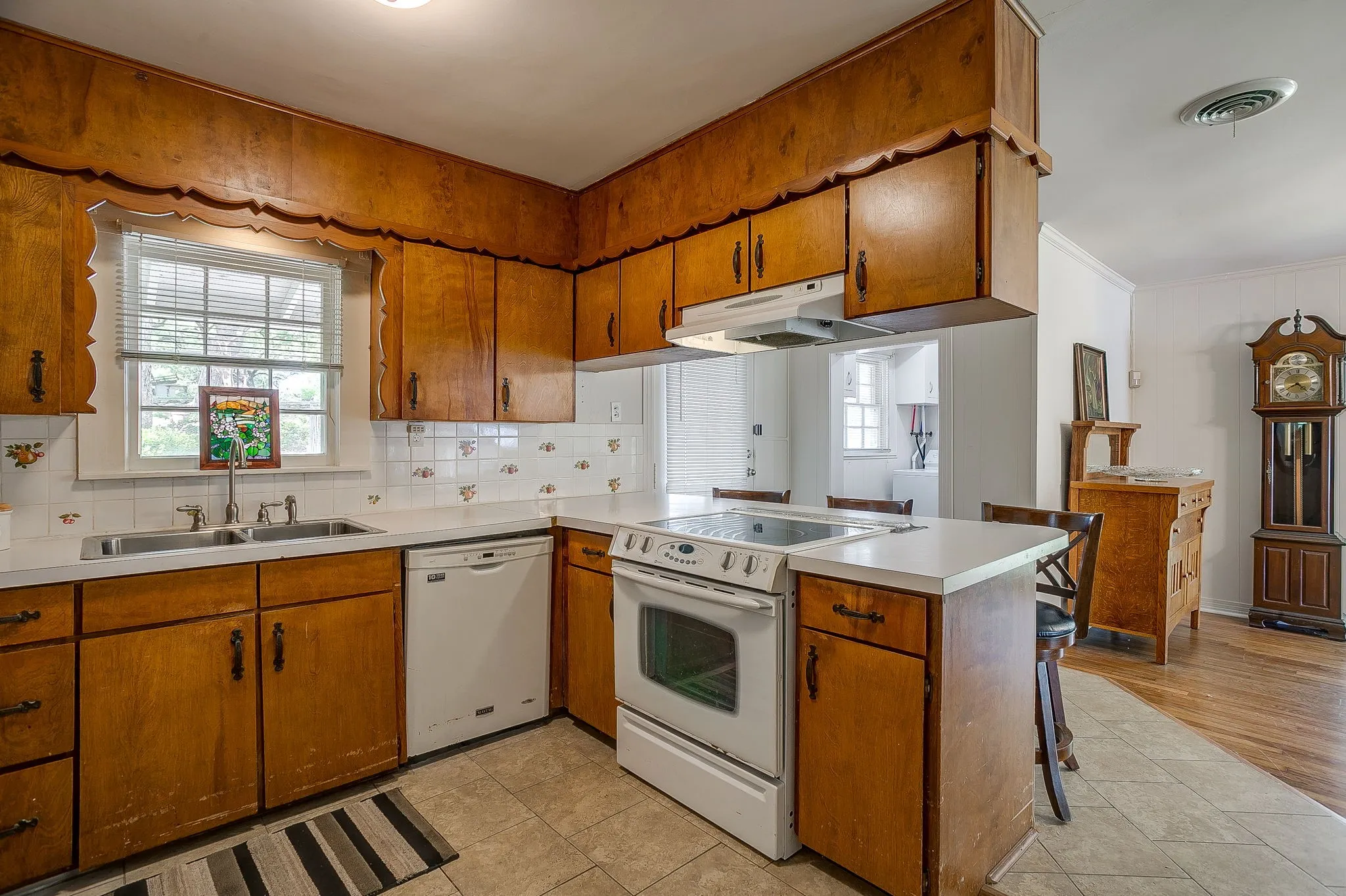 Single Family Residence For Sale in Tarrant County , 8316 Heron Drive, Fort Worth, Texas 76108, 3 Bedroom, 2 Bathroom, 1 Garage spaces, 1,660 Sqft, built in 1948, mls#21233863, Real Estate Agent in Fort Worth, Homes For Sale in Tarrant county, Homes For Sale in Fort Worth, Realtor in Fort Worth Texas, Real Estate Brokerage Independent Realty Texas, Luminita Cordes Realtor