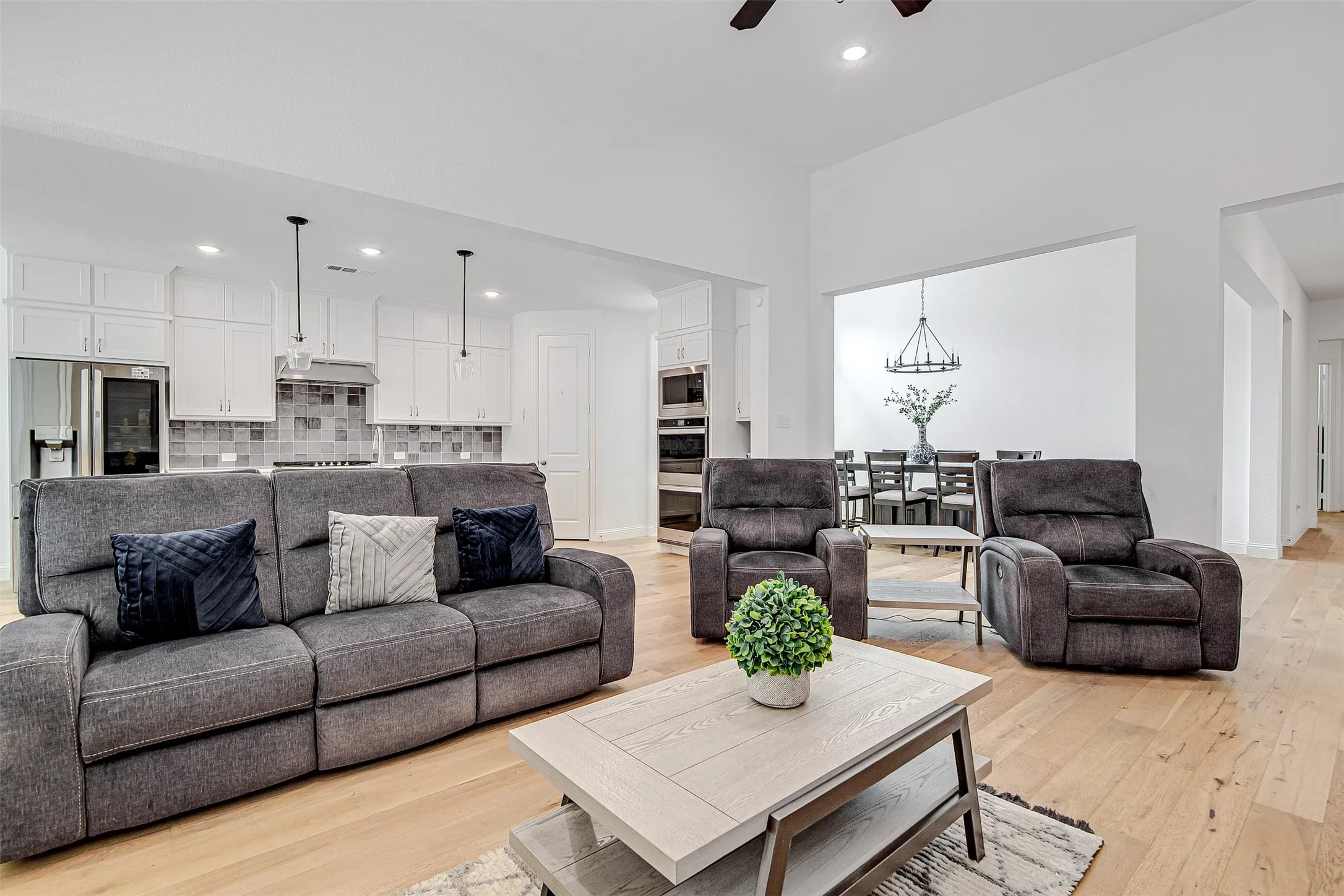 Single Family Residence For Sale in Johnson County , 1627 Banded Ledge Drive, Mansfield, Texas 76063, 4 Bedroom, 3 Bathroom, 2 Garage spaces, 2,955 Sqft, built in 2022, mls#21233519, Real Estate Agent in Mansfield, Homes For Sale in Johnson county, Homes For Sale in Mansfield, Realtor in Mansfield Texas, Real Estate Brokerage Independent Realty Texas, Luminita Cordes Realtor