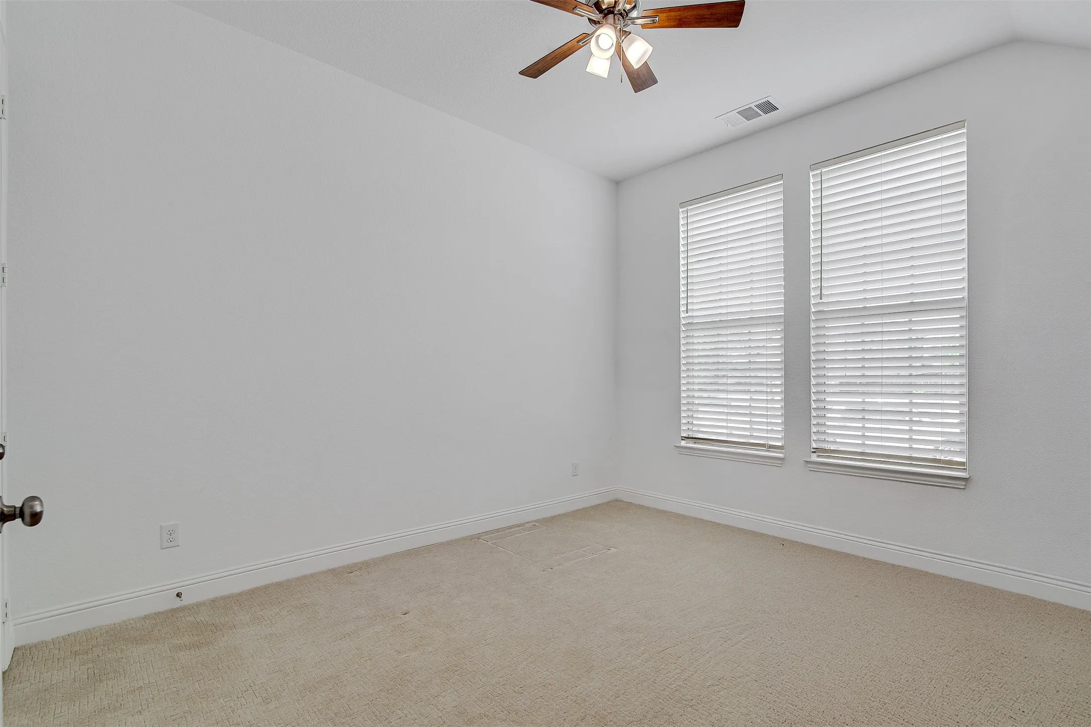 Single Family Residence For Sale in Johnson County , 1627 Banded Ledge Drive, Mansfield, Texas 76063, 4 Bedroom, 3 Bathroom, 2 Garage spaces, 2,955 Sqft, built in 2022, mls#21233519, Real Estate Agent in Mansfield, Homes For Sale in Johnson county, Homes For Sale in Mansfield, Realtor in Mansfield Texas, Real Estate Brokerage Independent Realty Texas, Luminita Cordes Realtor