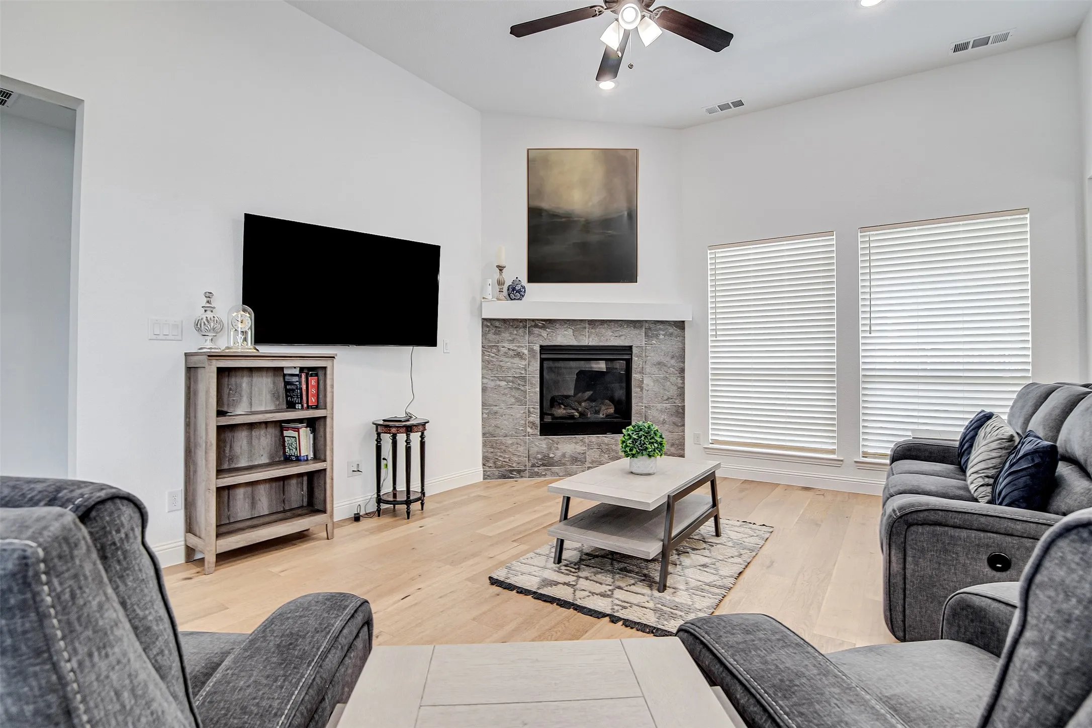 Single Family Residence For Sale in Johnson County , 1627 Banded Ledge Drive, Mansfield, Texas 76063, 4 Bedroom, 3 Bathroom, 2 Garage spaces, 2,955 Sqft, built in 2022, mls#21233519, Real Estate Agent in Mansfield, Homes For Sale in Johnson county, Homes For Sale in Mansfield, Realtor in Mansfield Texas, Real Estate Brokerage Independent Realty Texas, Luminita Cordes Realtor