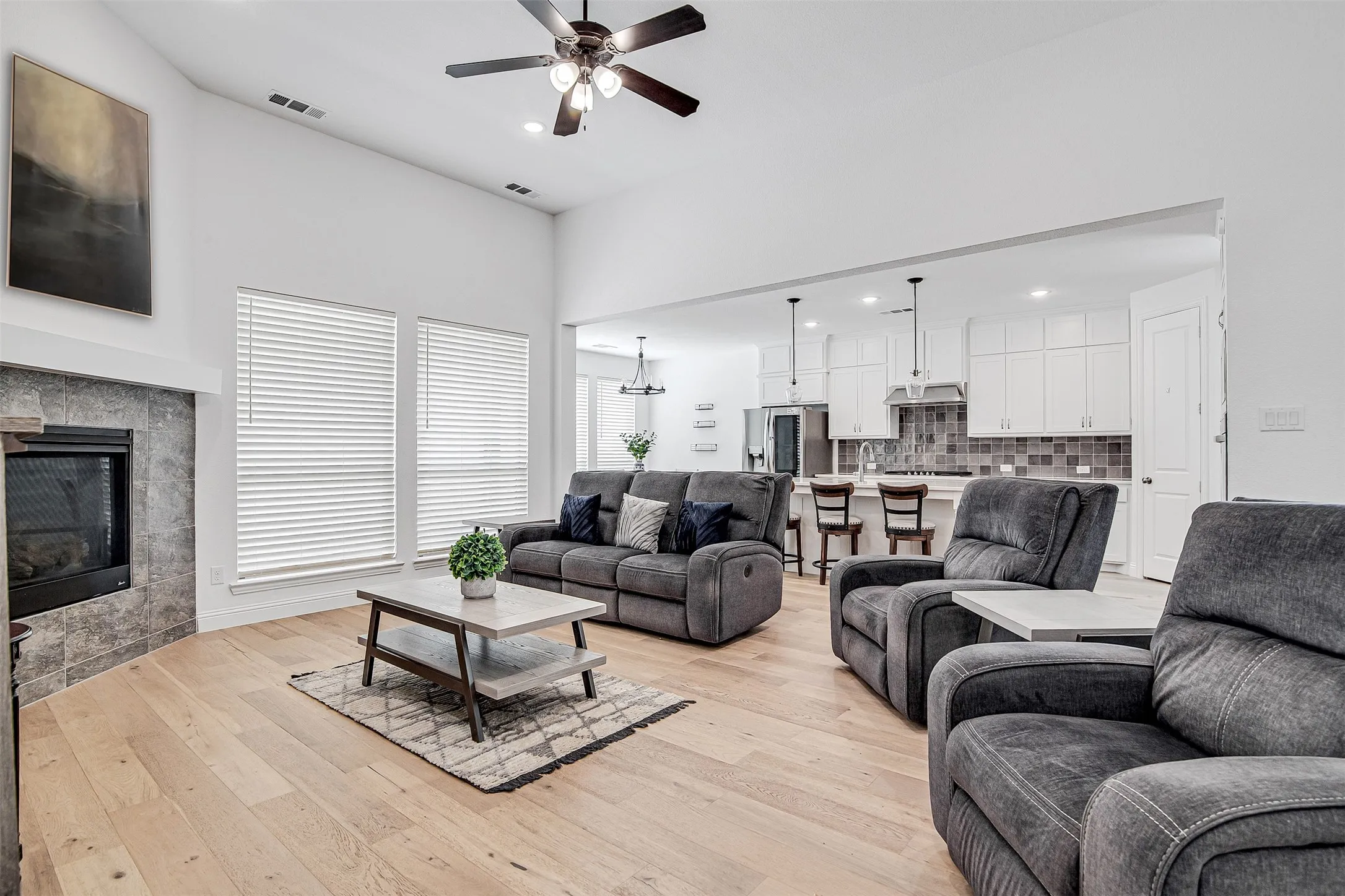 Single Family Residence For Sale in Johnson County , 1627 Banded Ledge Drive, Mansfield, Texas 76063, 4 Bedroom, 3 Bathroom, 2 Garage spaces, 2,955 Sqft, built in 2022, mls#21233519, Real Estate Agent in Mansfield, Homes For Sale in Johnson county, Homes For Sale in Mansfield, Realtor in Mansfield Texas, Real Estate Brokerage Independent Realty Texas, Luminita Cordes Realtor
