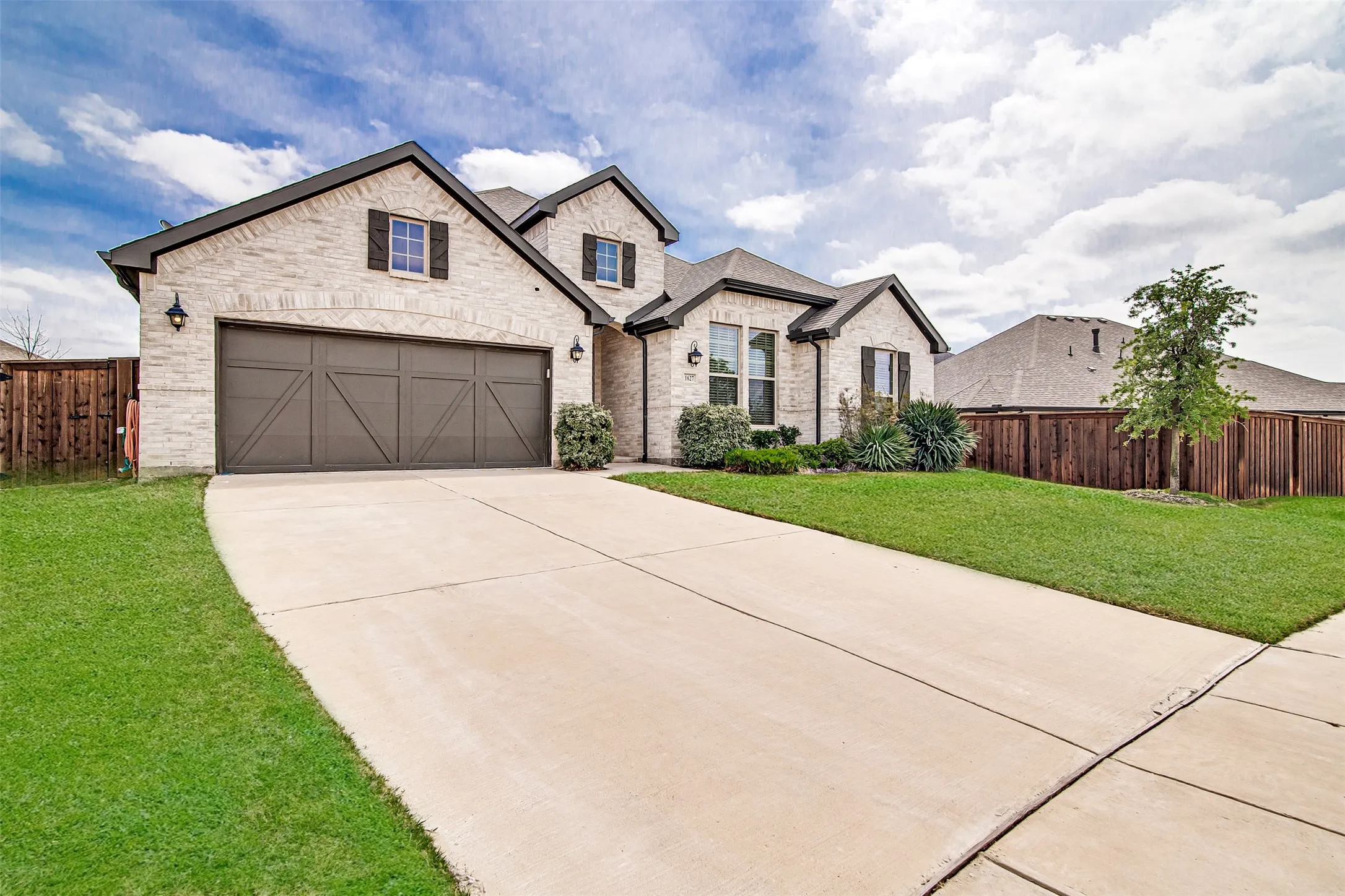 Single Family Residence For Sale in Johnson County , 1627 Banded Ledge Drive, Mansfield, Texas 76063, 4 Bedroom, 3 Bathroom, 2 Garage spaces, 2,955 Sqft, built in 2022, mls#21233519, Real Estate Agent in Mansfield, Homes For Sale in Johnson county, Homes For Sale in Mansfield, Realtor in Mansfield Texas, Real Estate Brokerage Independent Realty Texas, Luminita Cordes Realtor
