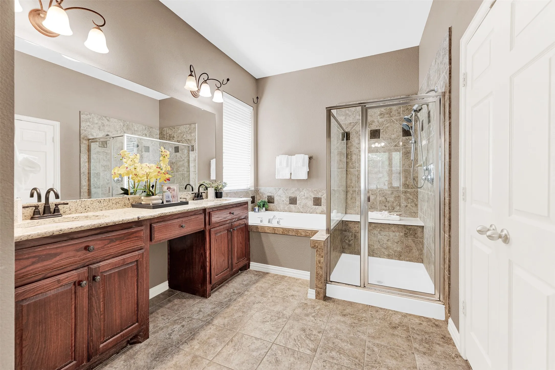 Single Family Residence For Sale in Collin County , 1020 Oriole Drive, Murphy, Texas 75094, 4 Bedroom, 5 Bathroom, 3 Garage spaces, 4,103 Sqft, built in 2006, mls#21230626, Real Estate Agent in Murphy, Homes For Sale in Collin county, Homes For Sale in Murphy, Realtor in Murphy Texas, Real Estate Brokerage Independent Realty Texas, Luminita Cordes Realtor
