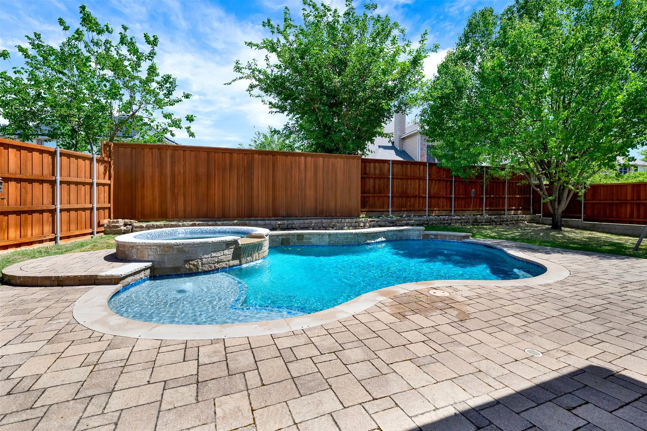Single Family Residence For Sale in Collin County , 1020 Oriole Drive, Murphy, Texas 75094, 4 Bedroom, 5 Bathroom, 3 Garage spaces, 4,103 Sqft, built in 2006, mls#21230626, Real Estate Agent in Murphy, Homes For Sale in Collin county, Homes For Sale in Murphy, Realtor in Murphy Texas, Real Estate Brokerage Independent Realty Texas, Luminita Cordes Realtor