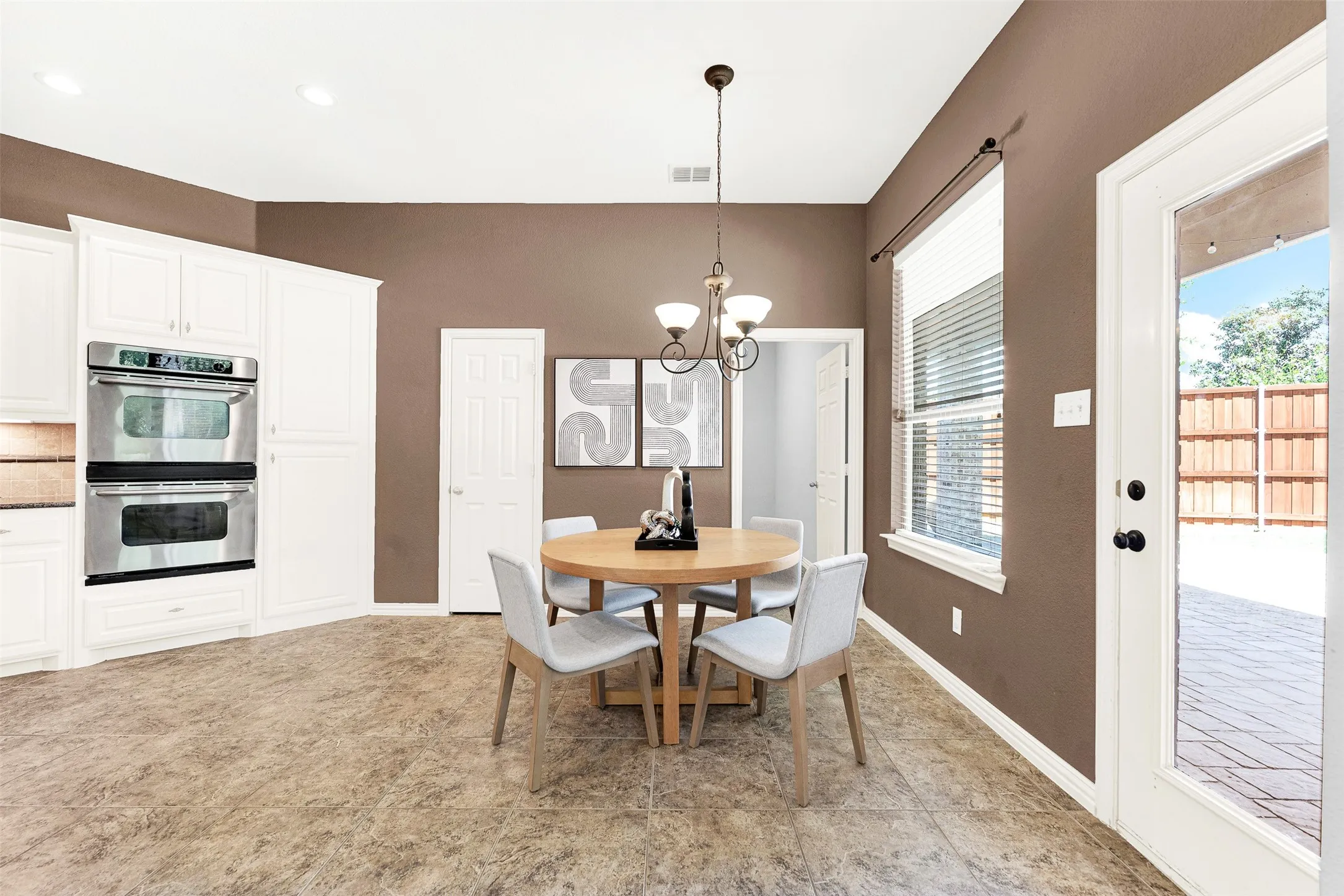 Single Family Residence For Sale in Collin County , 1020 Oriole Drive, Murphy, Texas 75094, 4 Bedroom, 5 Bathroom, 3 Garage spaces, 4,103 Sqft, built in 2006, mls#21230626, Real Estate Agent in Murphy, Homes For Sale in Collin county, Homes For Sale in Murphy, Realtor in Murphy Texas, Real Estate Brokerage Independent Realty Texas, Luminita Cordes Realtor
