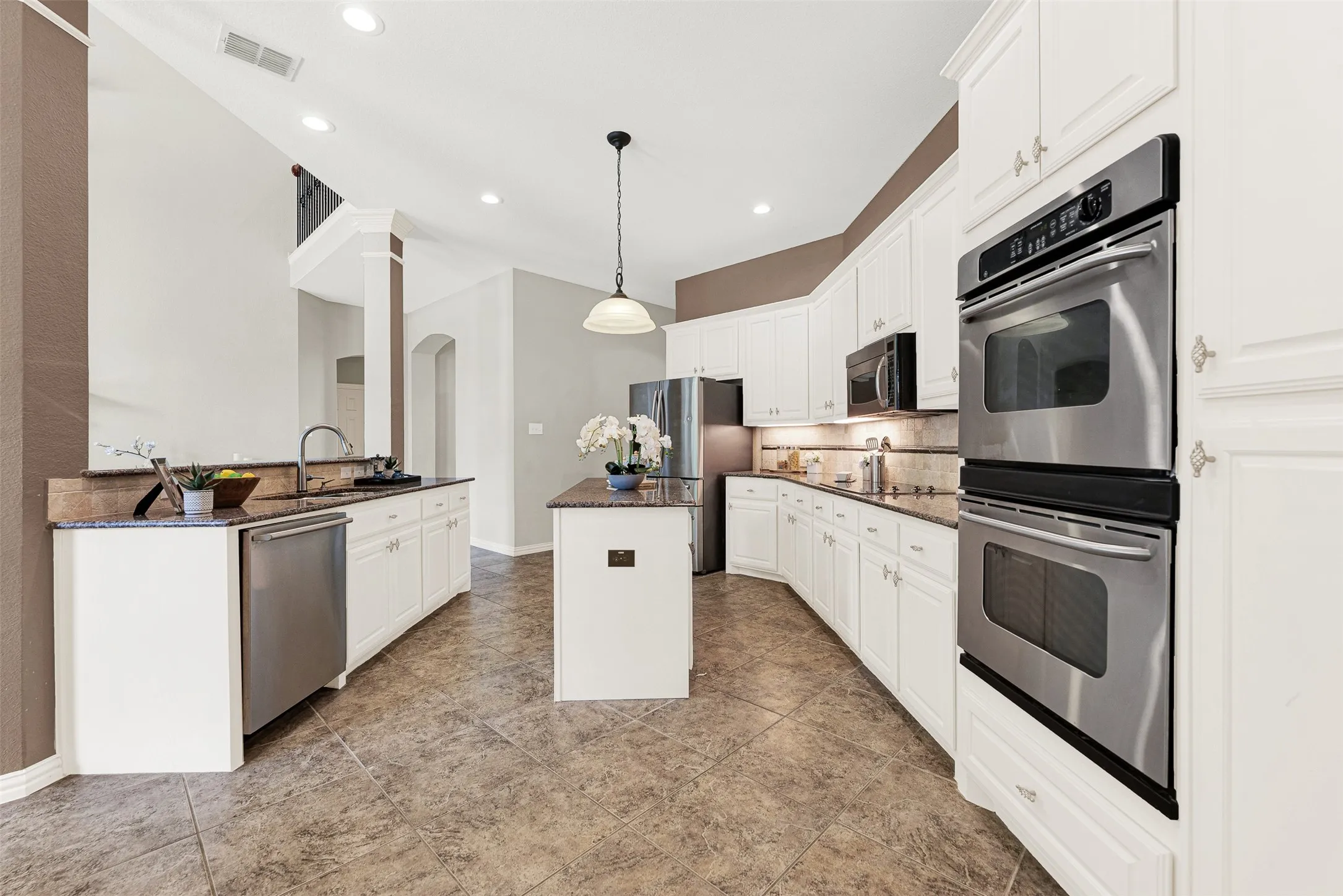 Single Family Residence For Sale in Collin County , 1020 Oriole Drive, Murphy, Texas 75094, 4 Bedroom, 5 Bathroom, 3 Garage spaces, 4,103 Sqft, built in 2006, mls#21230626, Real Estate Agent in Murphy, Homes For Sale in Collin county, Homes For Sale in Murphy, Realtor in Murphy Texas, Real Estate Brokerage Independent Realty Texas, Luminita Cordes Realtor