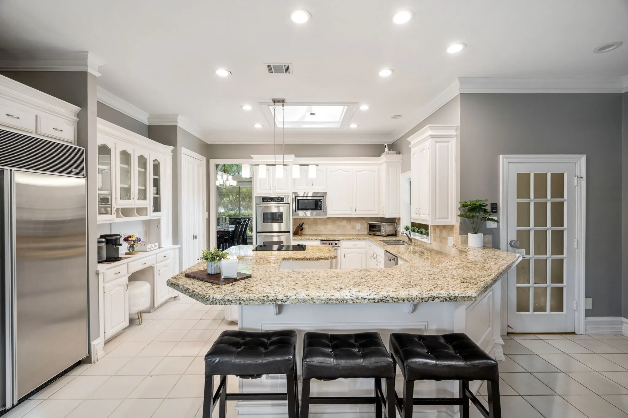 Single Family Residence For Sale in Collin County , 4637 Gladys Court, Plano, Texas 75093, 4 Bedroom, 5 Bathroom, 2 Garage spaces, 4,320 Sqft, built in 1990, Preowned, mls#21222111, Real Estate Agent in Plano, Homes For Sale in Collin county, Homes For Sale in Plano, Realtor in Plano Texas, Real Estate Brokerage Independent Realty Texas, Luminita Cordes Realtor