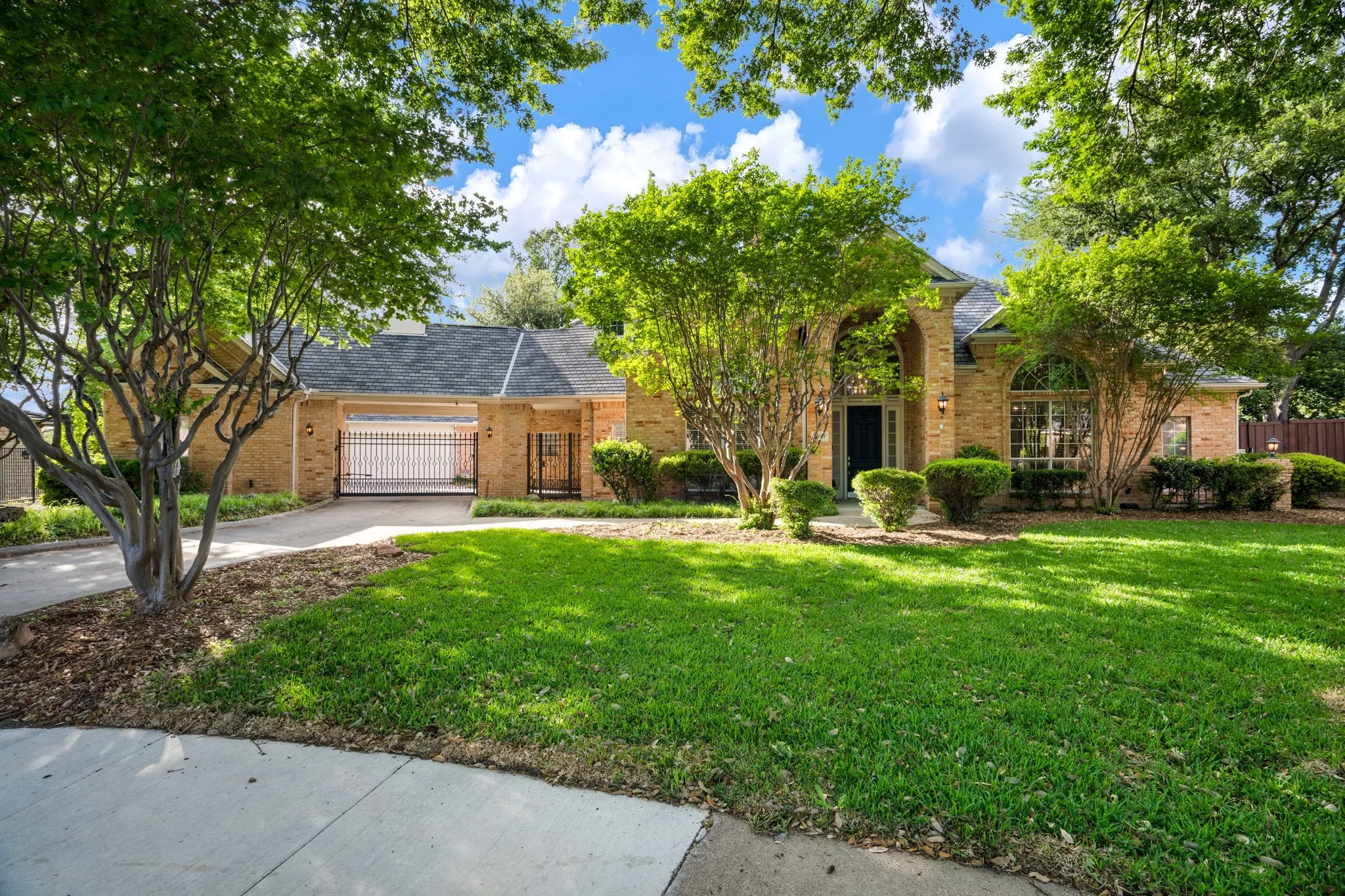 Single Family Residence For Sale in Collin County , 4637 Gladys Court, Plano, Texas 75093, 4 Bedroom, 5 Bathroom, 2 Garage spaces, 4,320 Sqft, built in 1990, Preowned, mls#21222111, Real Estate Agent in Plano, Homes For Sale in Collin county, Homes For Sale in Plano, Realtor in Plano Texas, Real Estate Brokerage Independent Realty Texas, Luminita Cordes Realtor