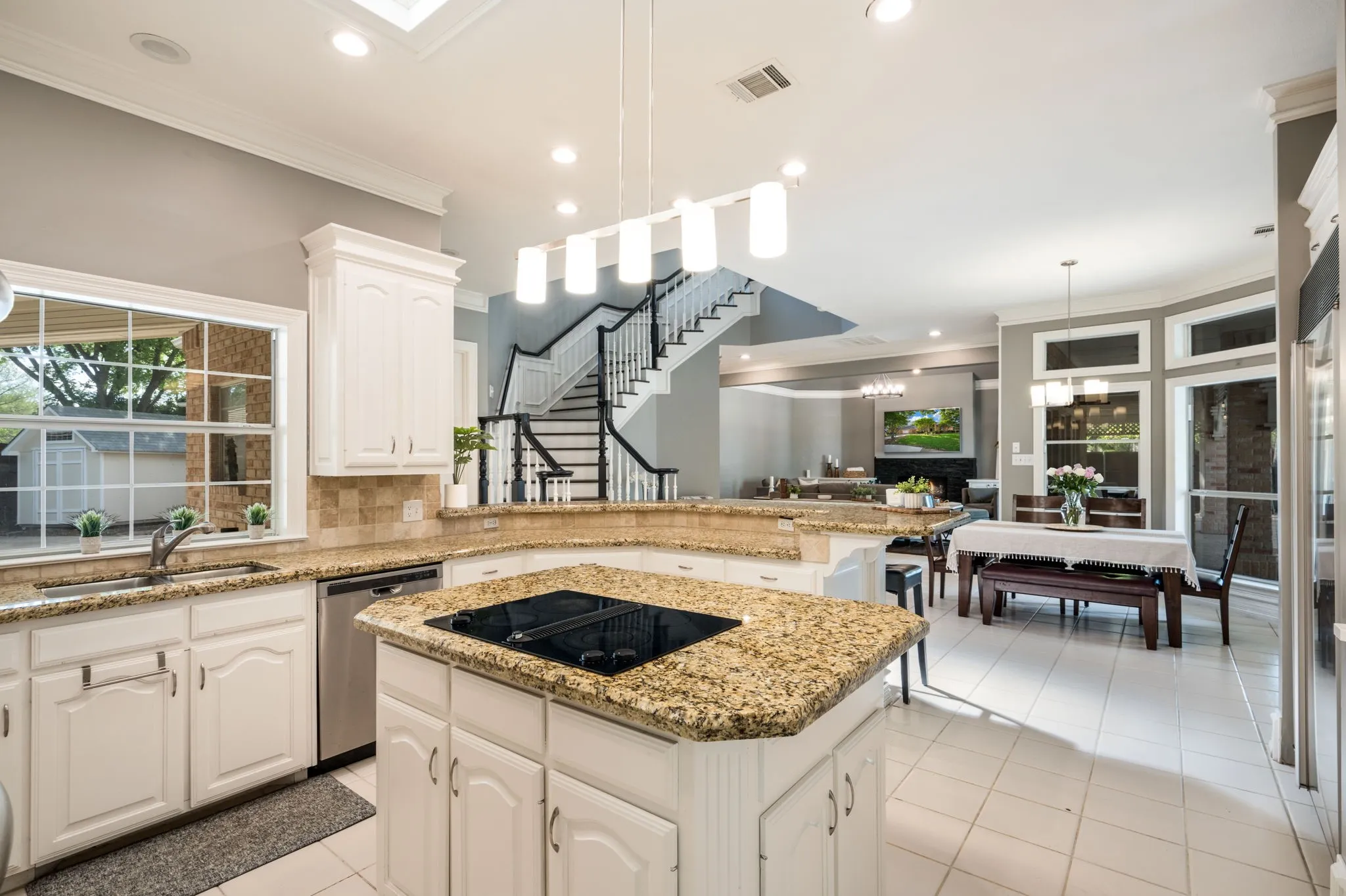 Single Family Residence For Sale in Collin County , 4637 Gladys Court, Plano, Texas 75093, 4 Bedroom, 5 Bathroom, 2 Garage spaces, 4,320 Sqft, built in 1990, Preowned, mls#21222111, Real Estate Agent in Plano, Homes For Sale in Collin county, Homes For Sale in Plano, Realtor in Plano Texas, Real Estate Brokerage Independent Realty Texas, Luminita Cordes Realtor