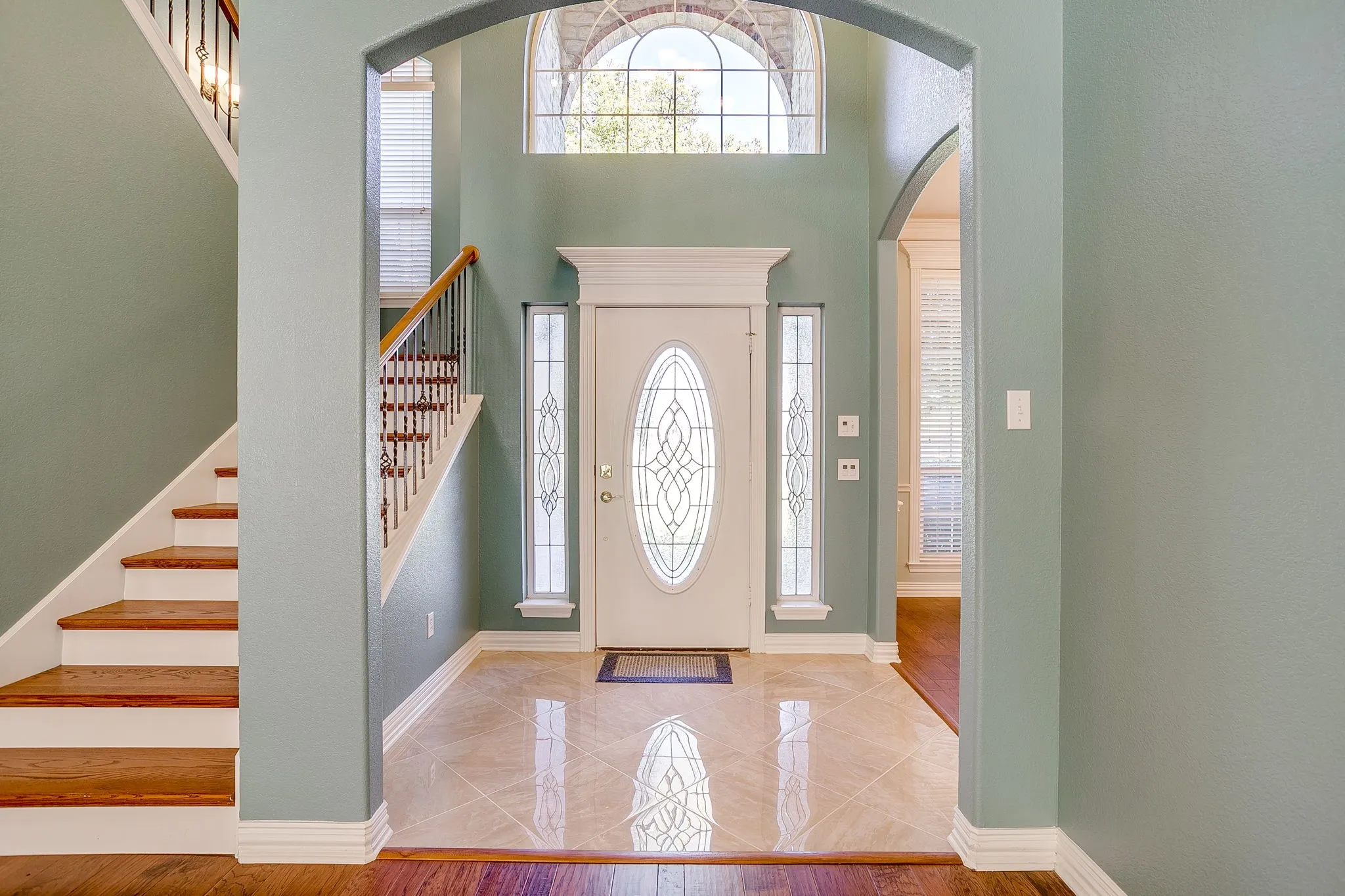 Single Family Residence For Sale in Johnson County , 312 Oak Ridge Drive, Burleson, Texas 76028, 5 Bedroom, 5 Bathroom, 4 Garage spaces, 4,238 Sqft, built in 2001, Preowned, mls#21235090, Real Estate Agent in Burleson, Homes For Sale in Johnson county, Homes For Sale in Burleson, Realtor in Burleson Texas, Real Estate Brokerage Independent Realty Texas, Luminita Cordes Realtor