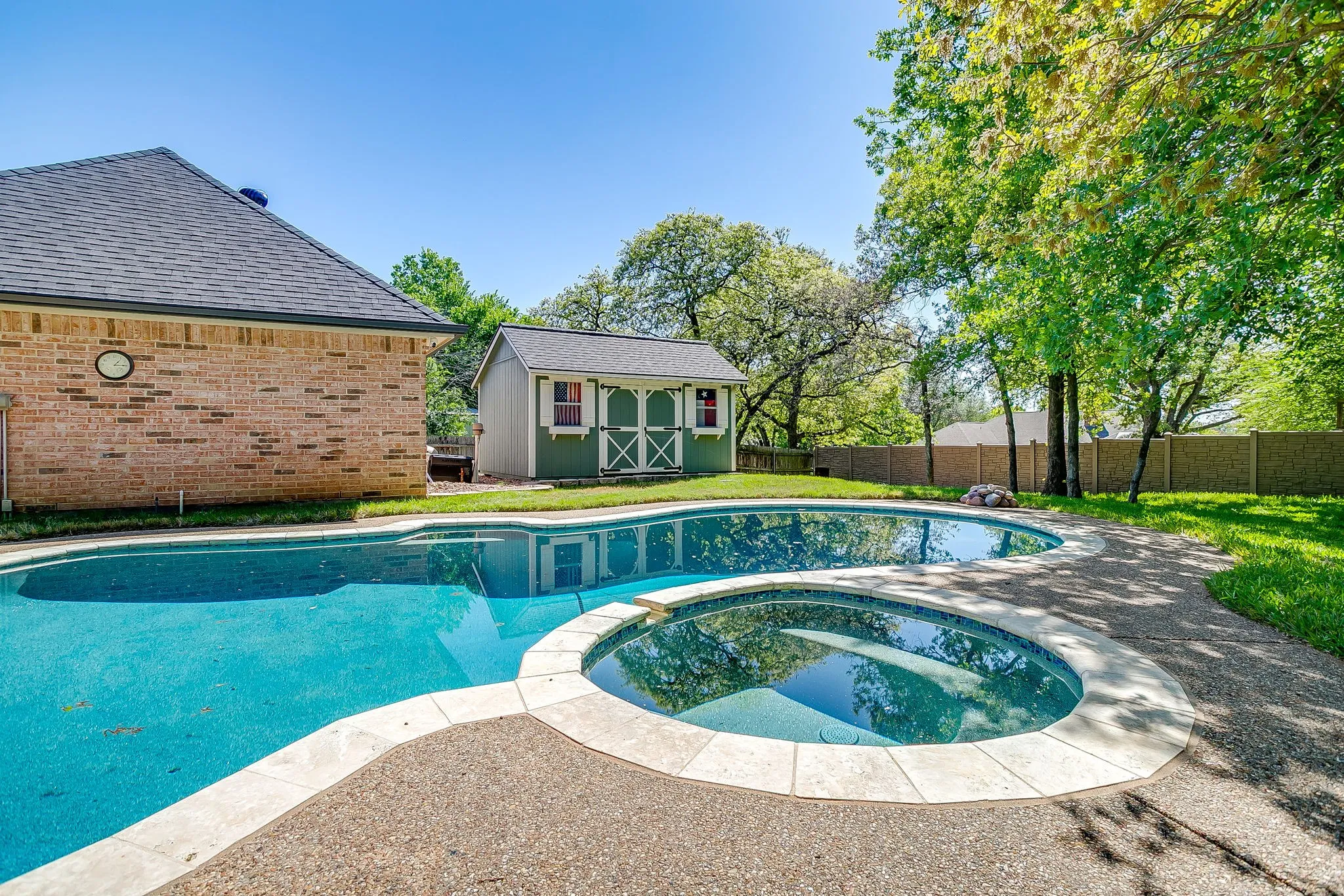 Single Family Residence For Sale in Johnson County , 312 Oak Ridge Drive, Burleson, Texas 76028, 5 Bedroom, 5 Bathroom, 4 Garage spaces, 4,238 Sqft, built in 2001, Preowned, mls#21235090, Real Estate Agent in Burleson, Homes For Sale in Johnson county, Homes For Sale in Burleson, Realtor in Burleson Texas, Real Estate Brokerage Independent Realty Texas, Luminita Cordes Realtor