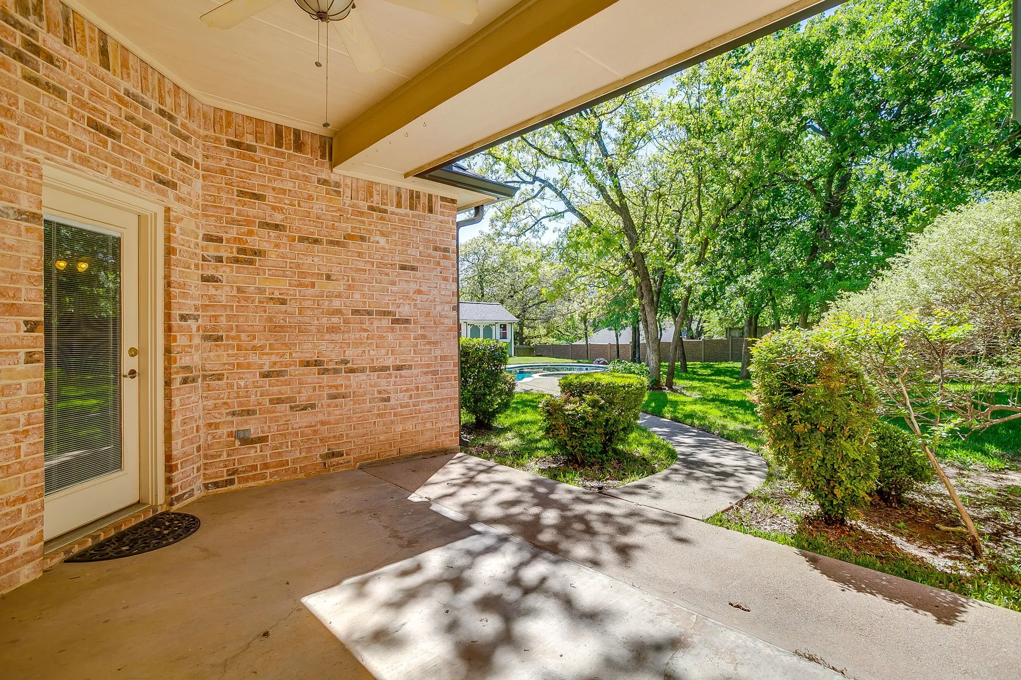 Single Family Residence For Sale in Johnson County , 312 Oak Ridge Drive, Burleson, Texas 76028, 5 Bedroom, 5 Bathroom, 4 Garage spaces, 4,238 Sqft, built in 2001, Preowned, mls#21235090, Real Estate Agent in Burleson, Homes For Sale in Johnson county, Homes For Sale in Burleson, Realtor in Burleson Texas, Real Estate Brokerage Independent Realty Texas, Luminita Cordes Realtor