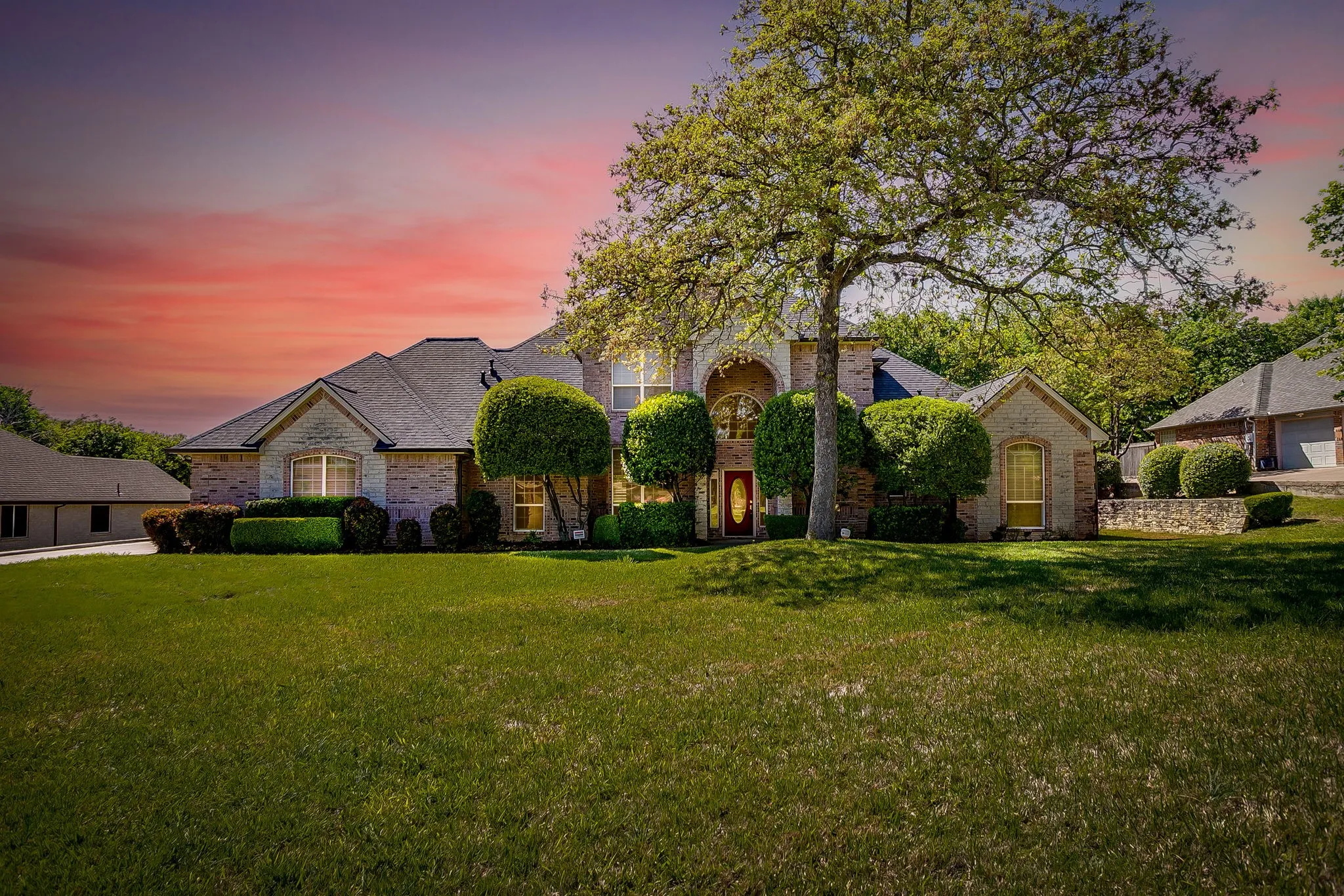 Single Family Residence For Sale in Johnson County , 312 Oak Ridge Drive, Burleson, Texas 76028, 5 Bedroom, 5 Bathroom, 4 Garage spaces, 4,238 Sqft, built in 2001, Preowned, mls#21235090, Real Estate Agent in Burleson, Homes For Sale in Johnson county, Homes For Sale in Burleson, Realtor in Burleson Texas, Real Estate Brokerage Independent Realty Texas, Luminita Cordes Realtor