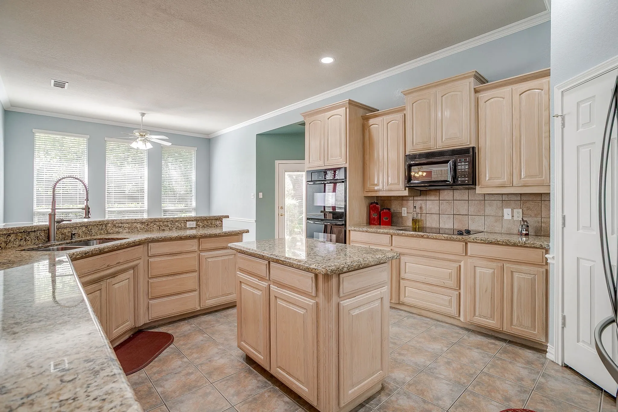 Single Family Residence For Sale in Johnson County , 312 Oak Ridge Drive, Burleson, Texas 76028, 5 Bedroom, 5 Bathroom, 4 Garage spaces, 4,238 Sqft, built in 2001, Preowned, mls#21235090, Real Estate Agent in Burleson, Homes For Sale in Johnson county, Homes For Sale in Burleson, Realtor in Burleson Texas, Real Estate Brokerage Independent Realty Texas, Luminita Cordes Realtor