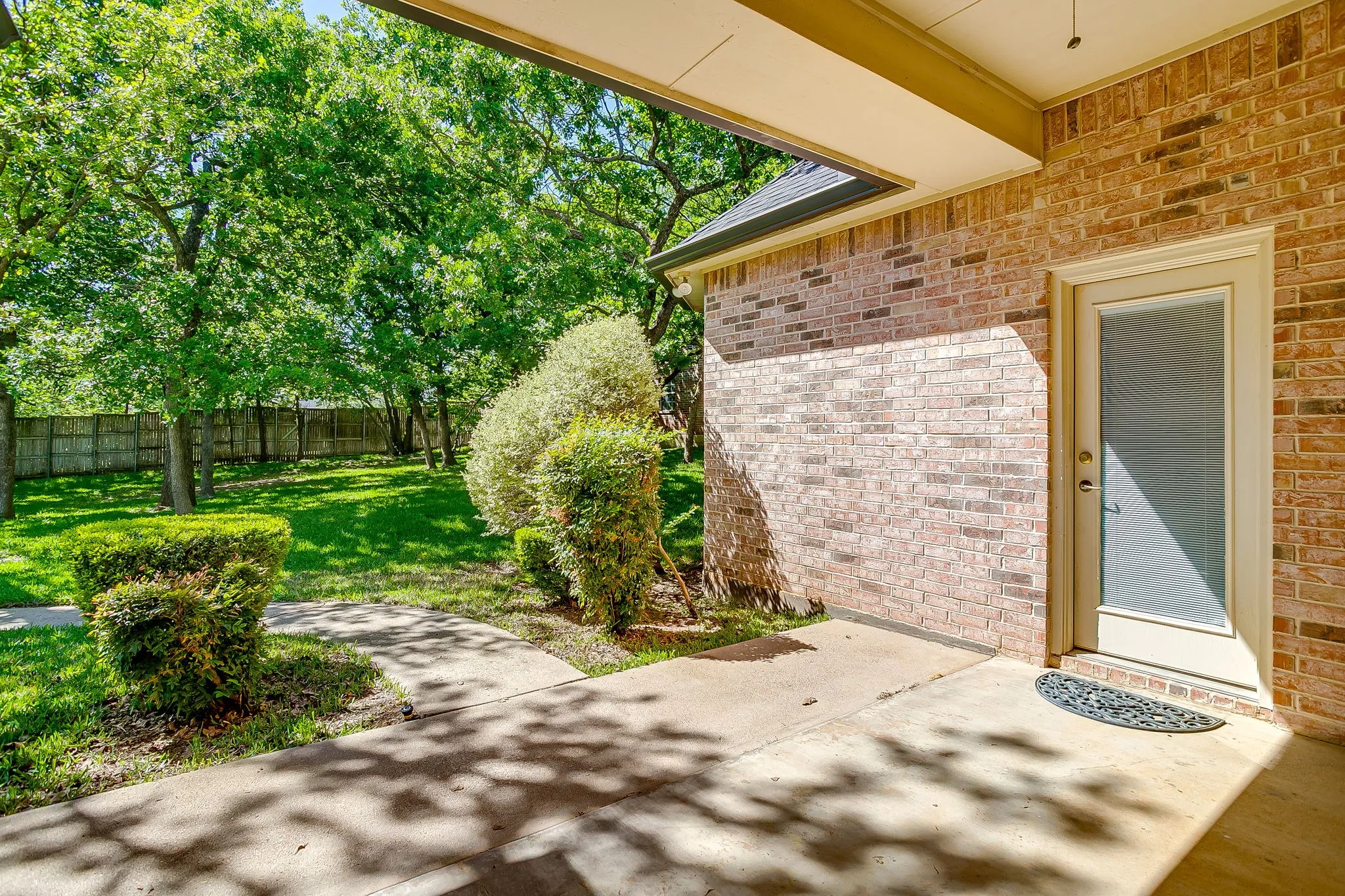 Single Family Residence For Sale in Johnson County , 312 Oak Ridge Drive, Burleson, Texas 76028, 5 Bedroom, 5 Bathroom, 4 Garage spaces, 4,238 Sqft, built in 2001, Preowned, mls#21235090, Real Estate Agent in Burleson, Homes For Sale in Johnson county, Homes For Sale in Burleson, Realtor in Burleson Texas, Real Estate Brokerage Independent Realty Texas, Luminita Cordes Realtor