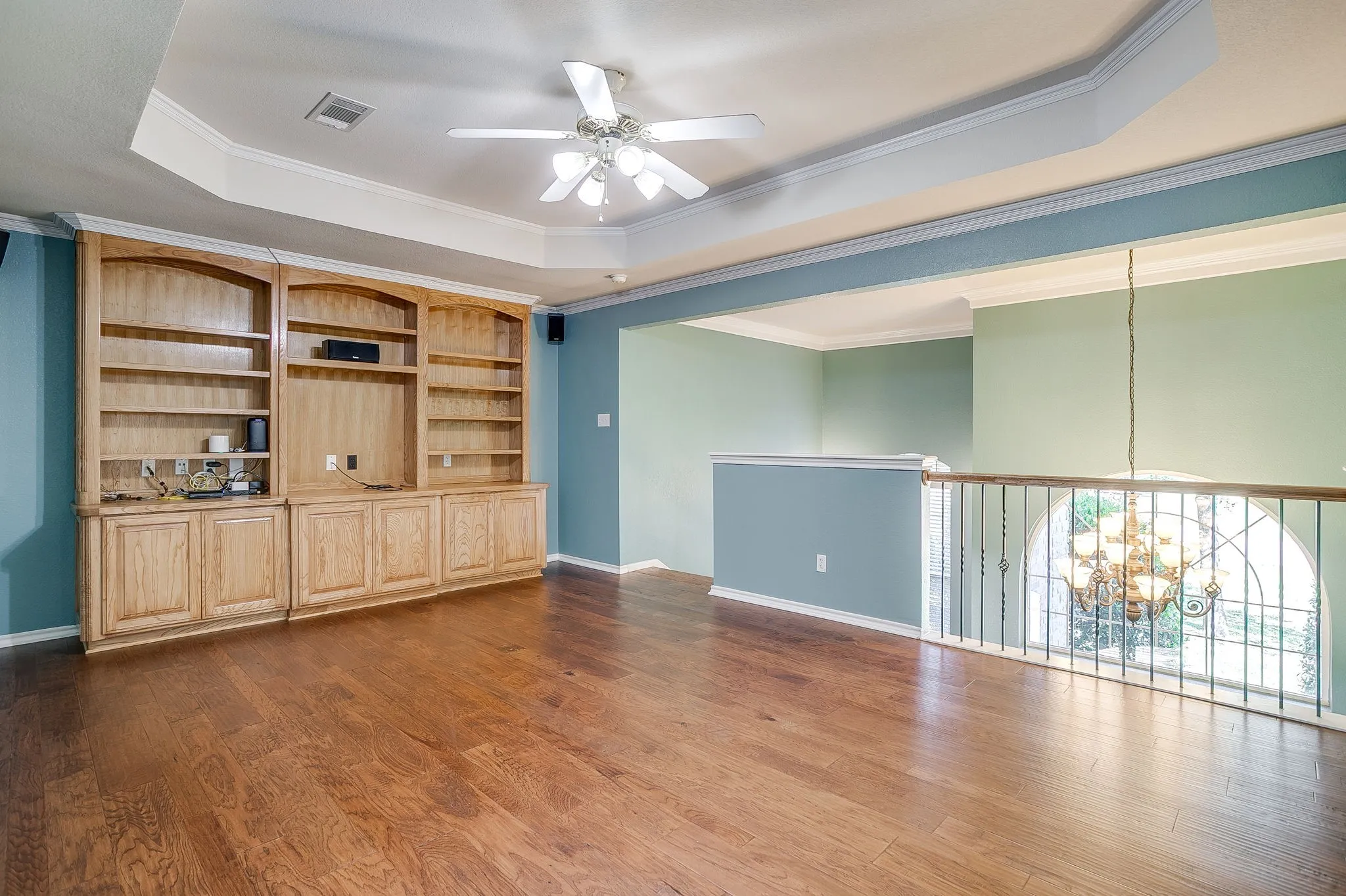 Single Family Residence For Sale in Johnson County , 312 Oak Ridge Drive, Burleson, Texas 76028, 5 Bedroom, 5 Bathroom, 4 Garage spaces, 4,238 Sqft, built in 2001, Preowned, mls#21235090, Real Estate Agent in Burleson, Homes For Sale in Johnson county, Homes For Sale in Burleson, Realtor in Burleson Texas, Real Estate Brokerage Independent Realty Texas, Luminita Cordes Realtor