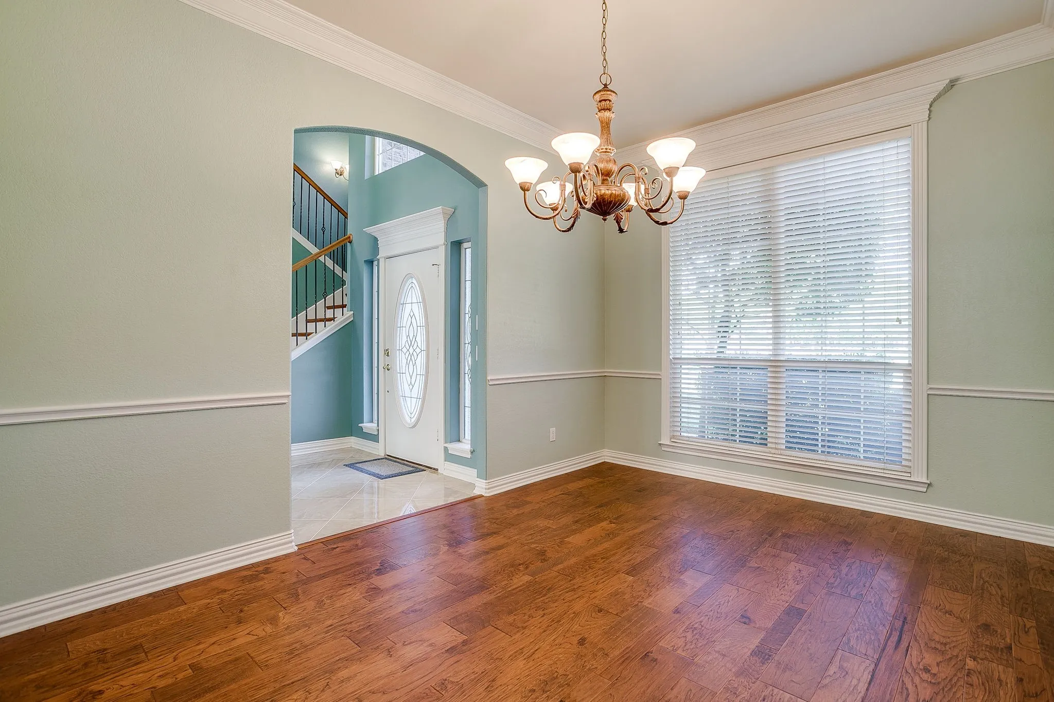 Single Family Residence For Sale in Johnson County , 312 Oak Ridge Drive, Burleson, Texas 76028, 5 Bedroom, 5 Bathroom, 4 Garage spaces, 4,238 Sqft, built in 2001, Preowned, mls#21235090, Real Estate Agent in Burleson, Homes For Sale in Johnson county, Homes For Sale in Burleson, Realtor in Burleson Texas, Real Estate Brokerage Independent Realty Texas, Luminita Cordes Realtor