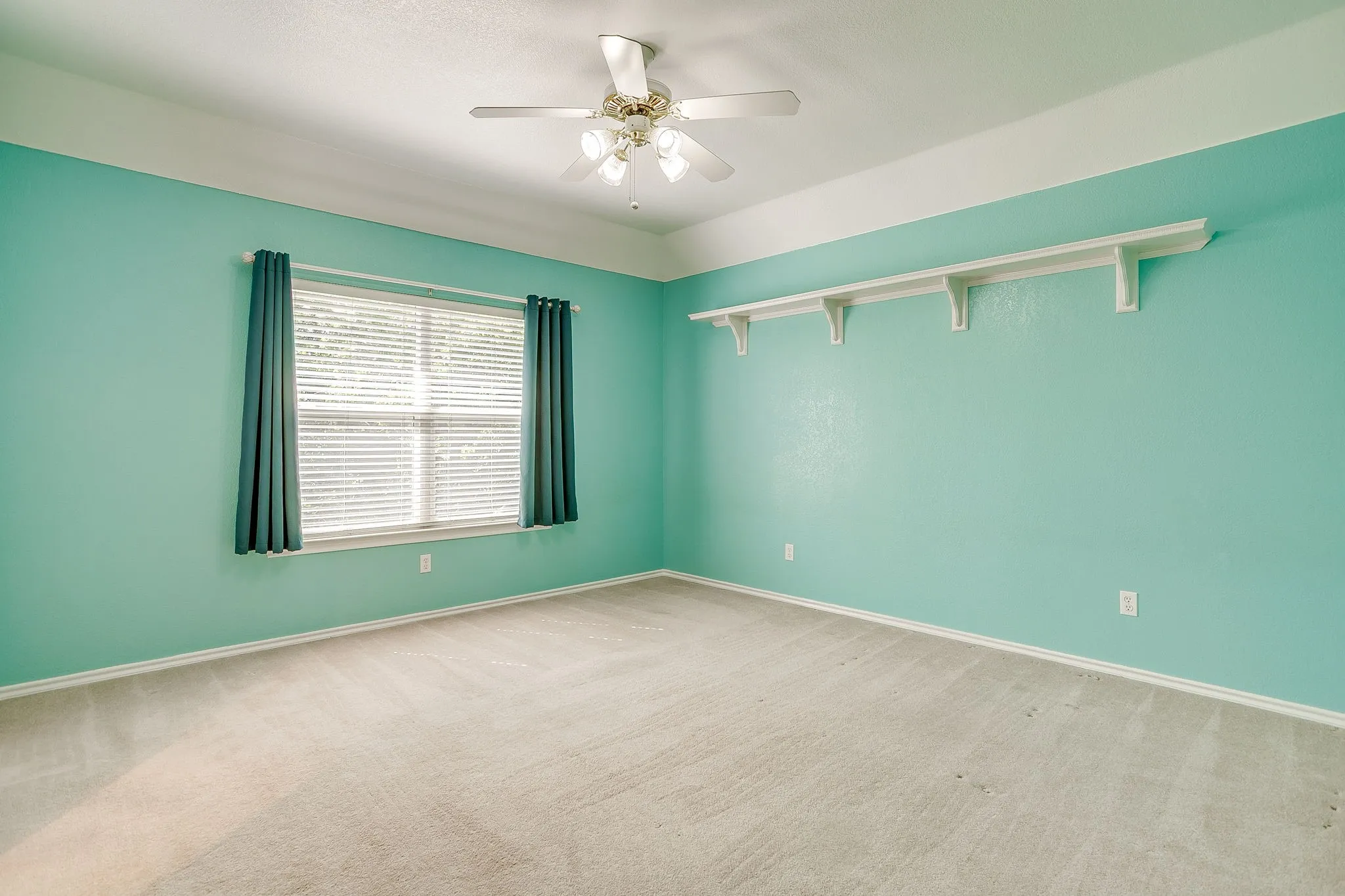 Single Family Residence For Sale in Johnson County , 312 Oak Ridge Drive, Burleson, Texas 76028, 5 Bedroom, 5 Bathroom, 4 Garage spaces, 4,238 Sqft, built in 2001, Preowned, mls#21235090, Real Estate Agent in Burleson, Homes For Sale in Johnson county, Homes For Sale in Burleson, Realtor in Burleson Texas, Real Estate Brokerage Independent Realty Texas, Luminita Cordes Realtor