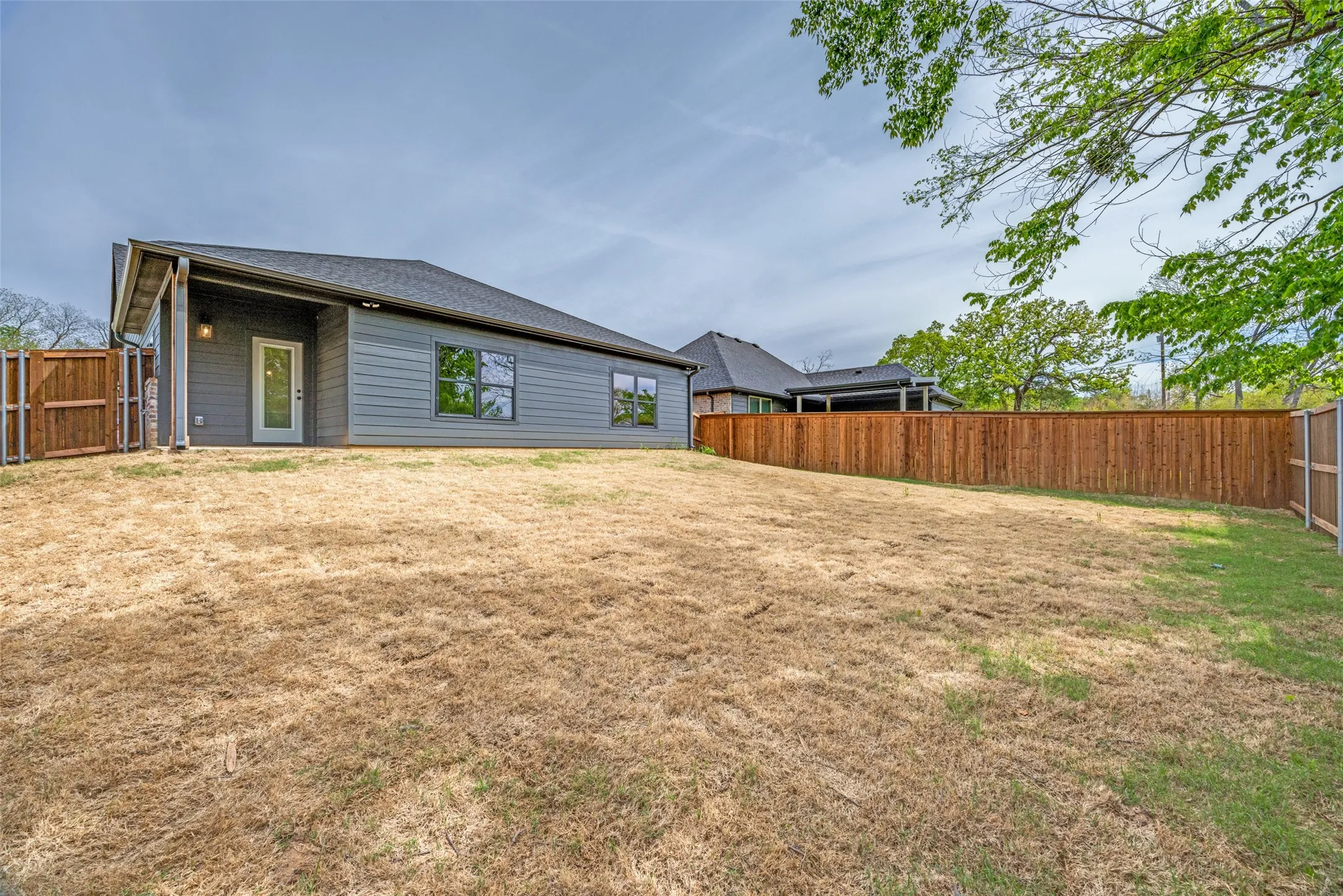 Large Fenced Yard