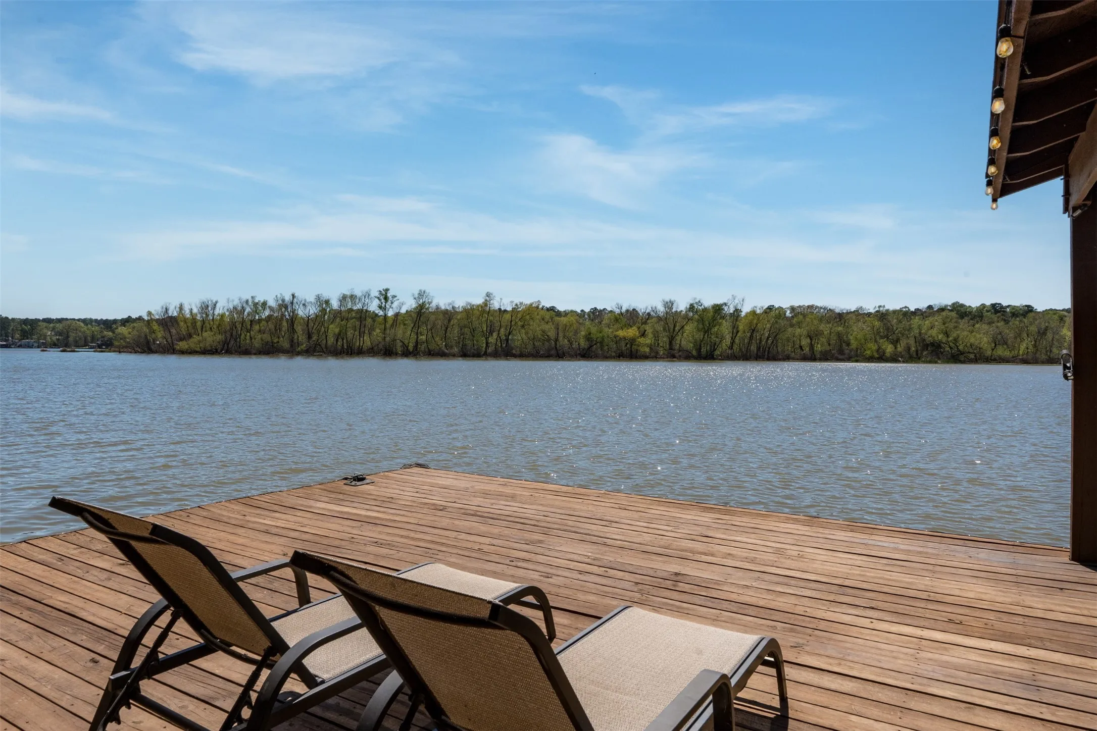 Single Family Residence For Sale in Franklin (TX) County , 551 W Eagle Point Drive, Mount Vernon, Texas 75457, 3 Bedroom, 2 Bathroom, Garage spaces, 1,520 Sqft, built in 1998, mls#21229007, Real Estate Agent in Mount Vernon, Homes For Sale in Franklin (TX) county, Homes For Sale in Mount Vernon, Realtor in Mount Vernon Texas, Real Estate Brokerage Independent Realty Texas, Luminita Cordes Realtor