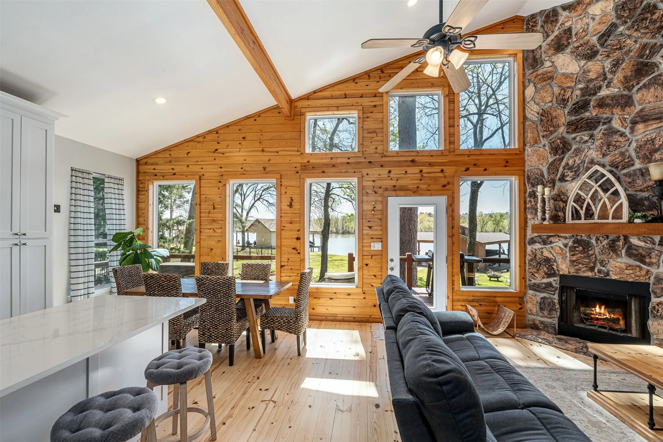 Single Family Residence For Sale in Franklin (TX) County , 551 W Eagle Point Drive, Mount Vernon, Texas 75457, 3 Bedroom, 2 Bathroom, Garage spaces, 1,520 Sqft, built in 1998, mls#21229007, Real Estate Agent in Mount Vernon, Homes For Sale in Franklin (TX) county, Homes For Sale in Mount Vernon, Realtor in Mount Vernon Texas, Real Estate Brokerage Independent Realty Texas, Luminita Cordes Realtor