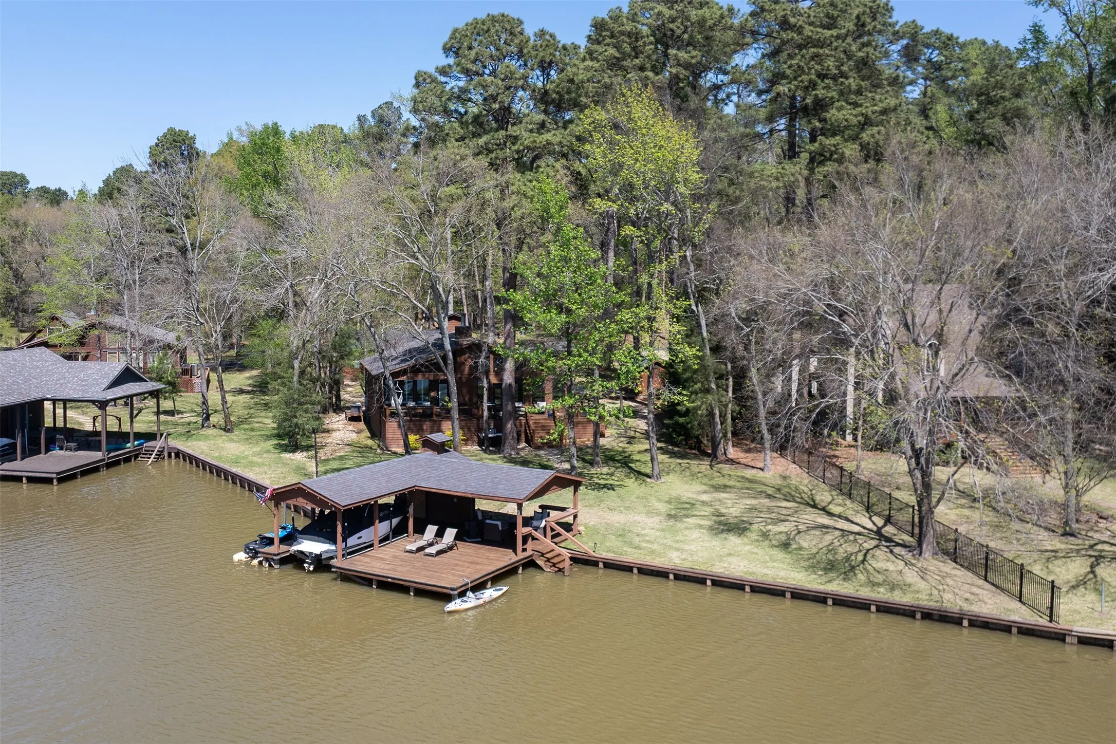Single Family Residence For Sale in Franklin (TX) County , 551 W Eagle Point Drive, Mount Vernon, Texas 75457, 3 Bedroom, 2 Bathroom, Garage spaces, 1,520 Sqft, built in 1998, mls#21229007, Real Estate Agent in Mount Vernon, Homes For Sale in Franklin (TX) county, Homes For Sale in Mount Vernon, Realtor in Mount Vernon Texas, Real Estate Brokerage Independent Realty Texas, Luminita Cordes Realtor
