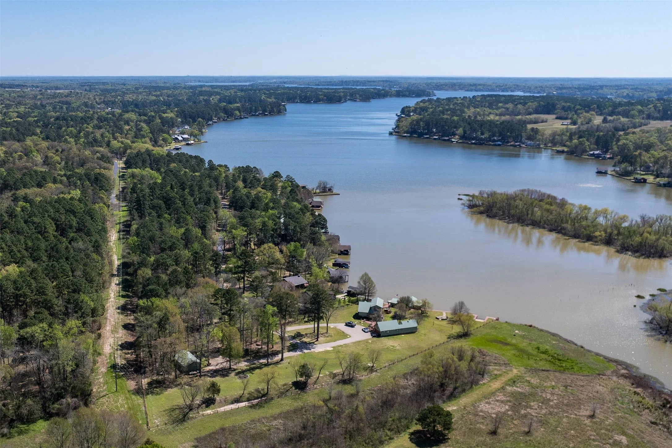 Single Family Residence For Sale in Franklin (TX) County , 551 W Eagle Point Drive, Mount Vernon, Texas 75457, 3 Bedroom, 2 Bathroom, Garage spaces, 1,520 Sqft, built in 1998, mls#21229007, Real Estate Agent in Mount Vernon, Homes For Sale in Franklin (TX) county, Homes For Sale in Mount Vernon, Realtor in Mount Vernon Texas, Real Estate Brokerage Independent Realty Texas, Luminita Cordes Realtor