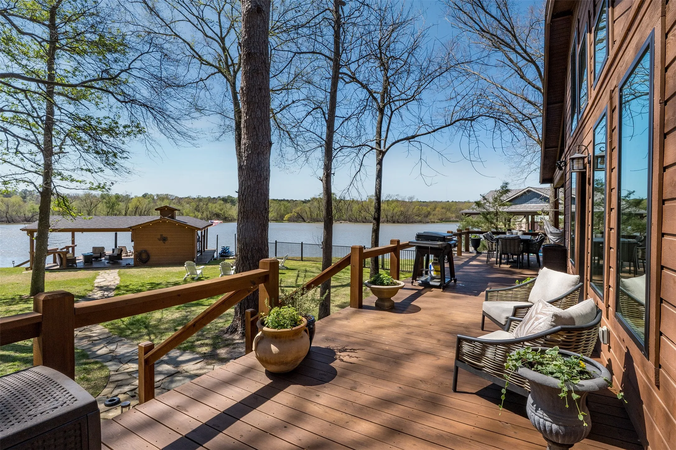 Single Family Residence For Sale in Franklin (TX) County , 551 W Eagle Point Drive, Mount Vernon, Texas 75457, 3 Bedroom, 2 Bathroom, Garage spaces, 1,520 Sqft, built in 1998, mls#21229007, Real Estate Agent in Mount Vernon, Homes For Sale in Franklin (TX) county, Homes For Sale in Mount Vernon, Realtor in Mount Vernon Texas, Real Estate Brokerage Independent Realty Texas, Luminita Cordes Realtor