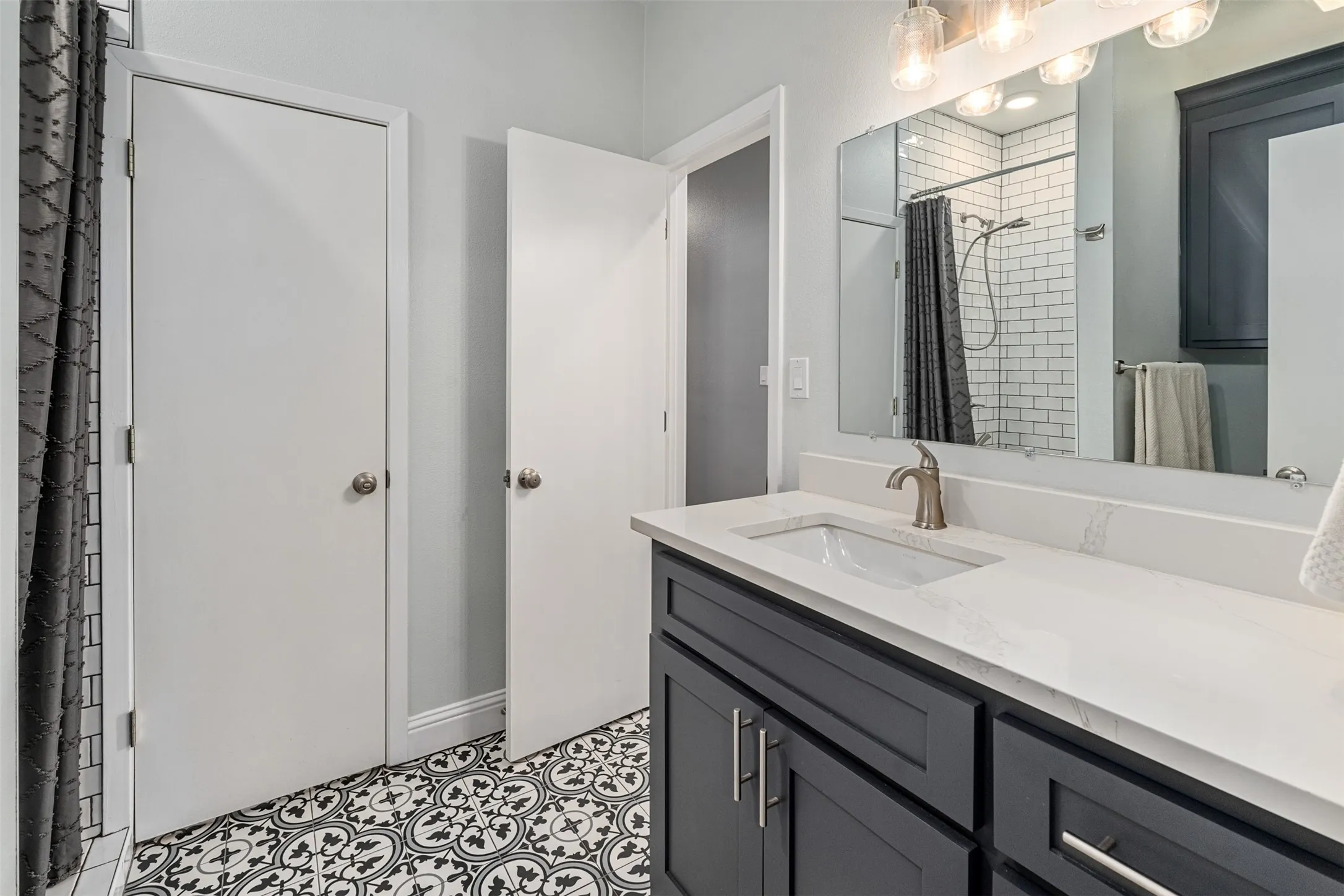 Single Family Residence For Sale in Franklin (TX) County , 551 W Eagle Point Drive, Mount Vernon, Texas 75457, 3 Bedroom, 2 Bathroom, Garage spaces, 1,520 Sqft, built in 1998, mls#21229007, Real Estate Agent in Mount Vernon, Homes For Sale in Franklin (TX) county, Homes For Sale in Mount Vernon, Realtor in Mount Vernon Texas, Real Estate Brokerage Independent Realty Texas, Luminita Cordes Realtor