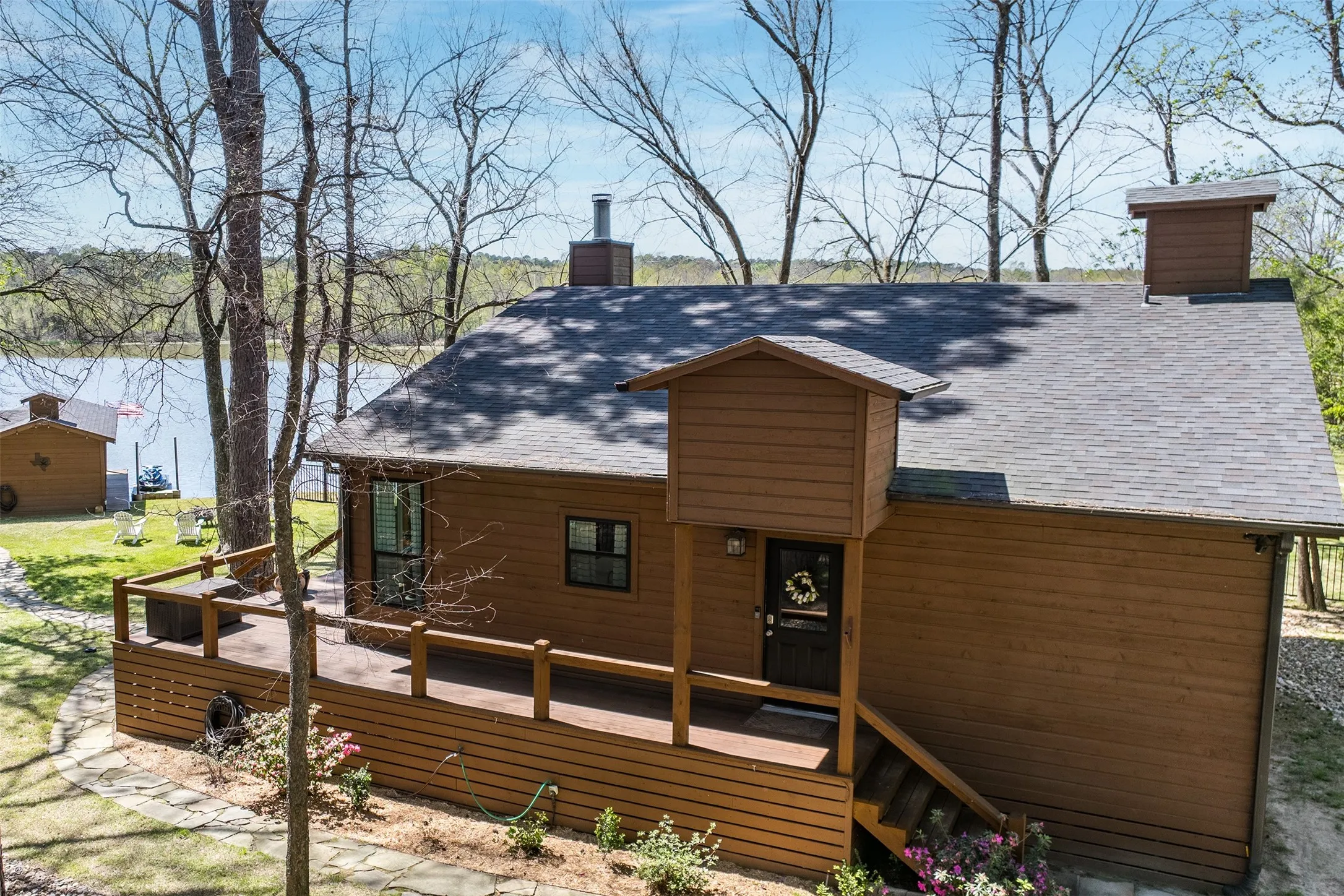 Single Family Residence For Sale in Franklin (TX) County , 551 W Eagle Point Drive, Mount Vernon, Texas 75457, 3 Bedroom, 2 Bathroom, Garage spaces, 1,520 Sqft, built in 1998, mls#21229007, Real Estate Agent in Mount Vernon, Homes For Sale in Franklin (TX) county, Homes For Sale in Mount Vernon, Realtor in Mount Vernon Texas, Real Estate Brokerage Independent Realty Texas, Luminita Cordes Realtor