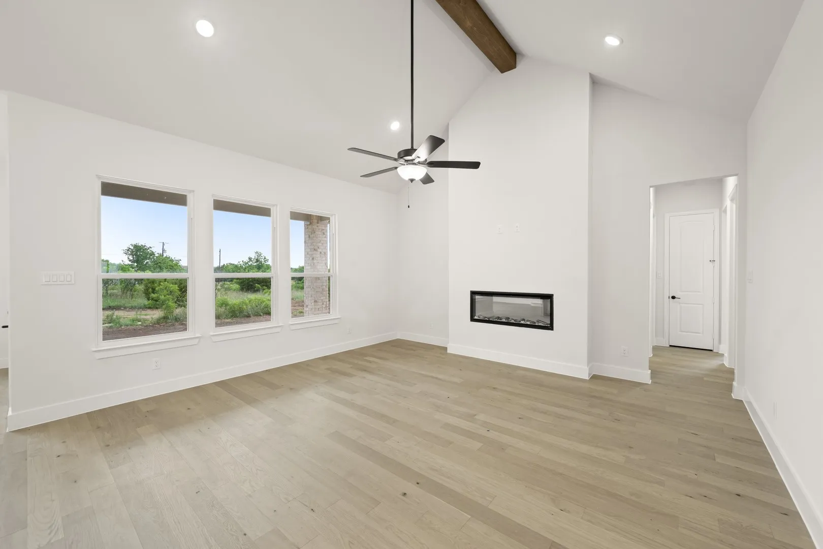 Single Family Residence For Sale in Parker County , 157 Fan Mill Trail, Weatherford, Texas 76085, 4 Bedroom, 3 Bathroom, 2 Garage spaces, 2,474 Sqft, built in 2024, New Construction - Complete, mls#21234704, Real Estate Agent in Weatherford, Homes For Sale in Parker county, Homes For Sale in Weatherford, Realtor in Weatherford Texas, Real Estate Brokerage Independent Realty Texas, Luminita Cordes Realtor