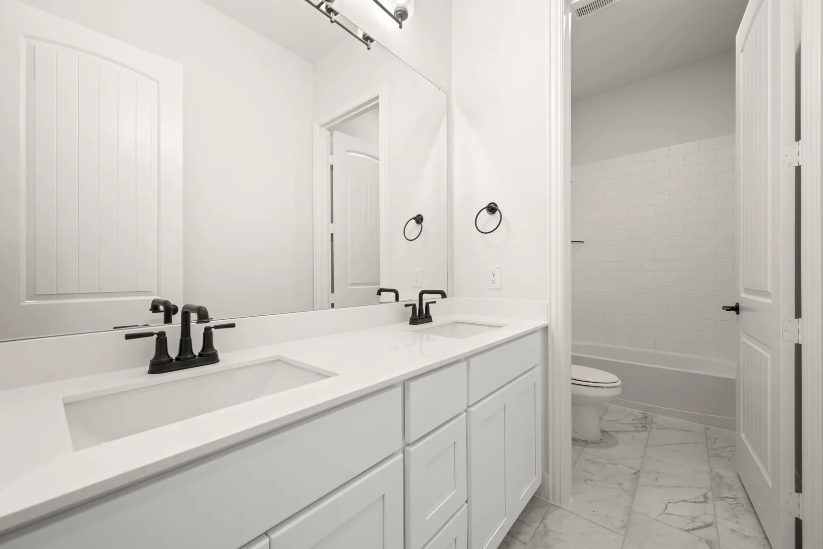 Single Family Residence For Sale in Parker County , 157 Fan Mill Trail, Weatherford, Texas 76085, 4 Bedroom, 3 Bathroom, 2 Garage spaces, 2,474 Sqft, built in 2024, New Construction - Complete, mls#21234704, Real Estate Agent in Weatherford, Homes For Sale in Parker county, Homes For Sale in Weatherford, Realtor in Weatherford Texas, Real Estate Brokerage Independent Realty Texas, Luminita Cordes Realtor