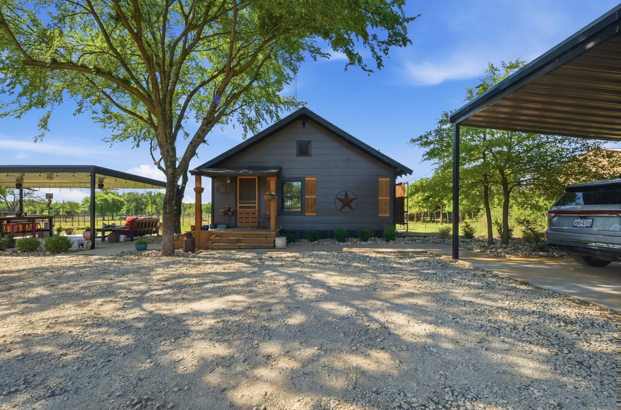 Single Family Residence For Sale in Cooke County , 10642 Fm 902, Collinsville, Texas 76233, 2 Bedrooms, 1 Bathroom, Garage spaces, 772 Sqft, built in 1950, Preowned, Price $1,000,000, mls#21231611, Real Estate Agent in Collinsville, Homes For Sale in Cooke county, Homes For Sale in Collinsville, Realtor in Collinsville Texas, Real Estate Brokerage Independent Realty Texas, Luminita Cordes Realtor