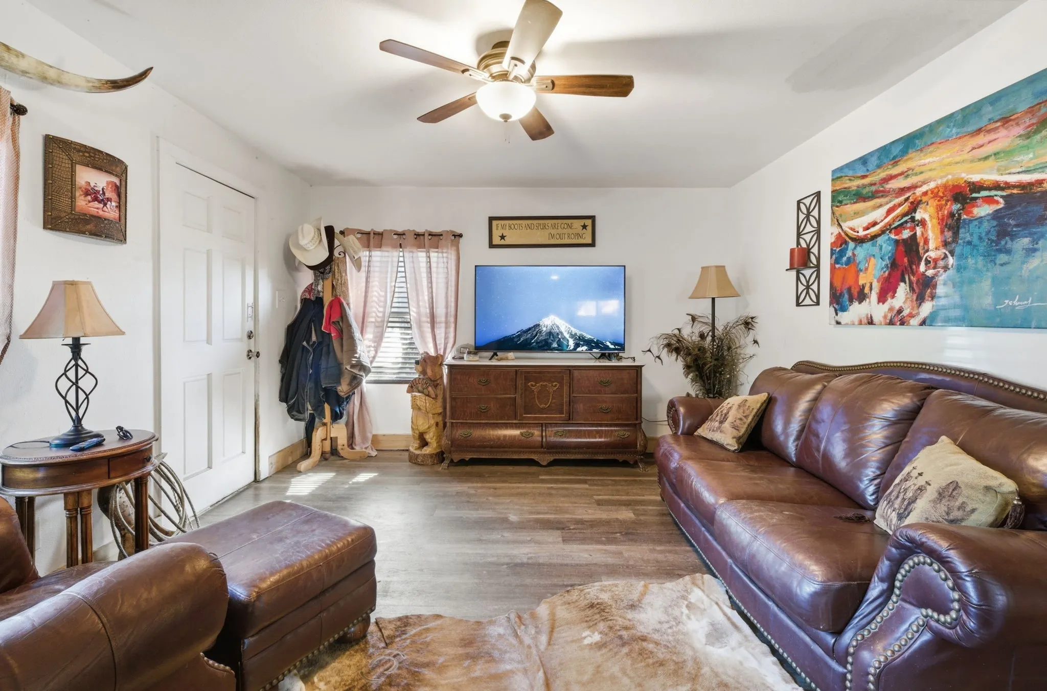 Single Family Residence For Sale in Cooke County , 10642 Fm 902, Collinsville, Texas 76233, 2 Bedrooms, 1 Bathroom, Garage spaces, 772 Sqft, built in 1950, Preowned, Price $1,000,000, mls#21231611, Real Estate Agent in Collinsville, Homes For Sale in Cooke county, Homes For Sale in Collinsville, Realtor in Collinsville Texas, Real Estate Brokerage Independent Realty Texas, Luminita Cordes Realtor