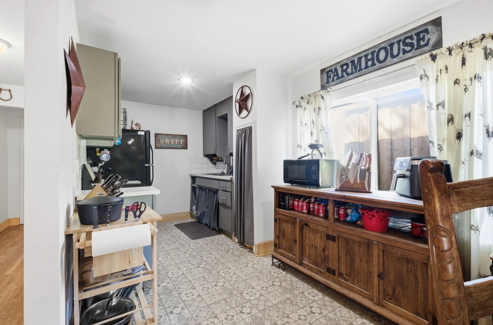 Single Family Residence For Sale in Cooke County , 10642 Fm 902, Collinsville, Texas 76233, 2 Bedrooms, 1 Bathroom, Garage spaces, 772 Sqft, built in 1950, Preowned, Price $1,000,000, mls#21231611, Real Estate Agent in Collinsville, Homes For Sale in Cooke county, Homes For Sale in Collinsville, Realtor in Collinsville Texas, Real Estate Brokerage Independent Realty Texas, Luminita Cordes Realtor