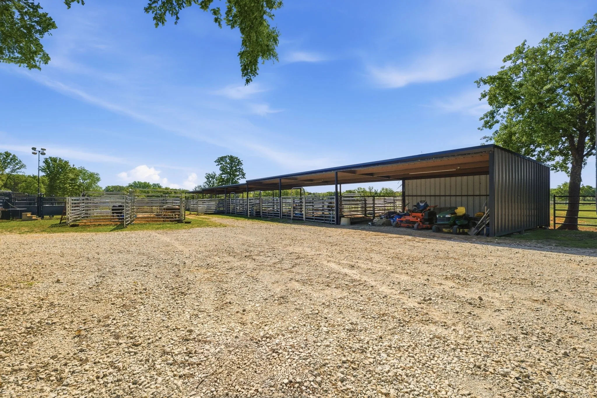 Single Family Residence For Sale in Cooke County , 10642 Fm 902, Collinsville, Texas 76233, 2 Bedrooms, 1 Bathroom, Garage spaces, 772 Sqft, built in 1950, Preowned, Price $1,000,000, mls#21231611, Real Estate Agent in Collinsville, Homes For Sale in Cooke county, Homes For Sale in Collinsville, Realtor in Collinsville Texas, Real Estate Brokerage Independent Realty Texas, Luminita Cordes Realtor