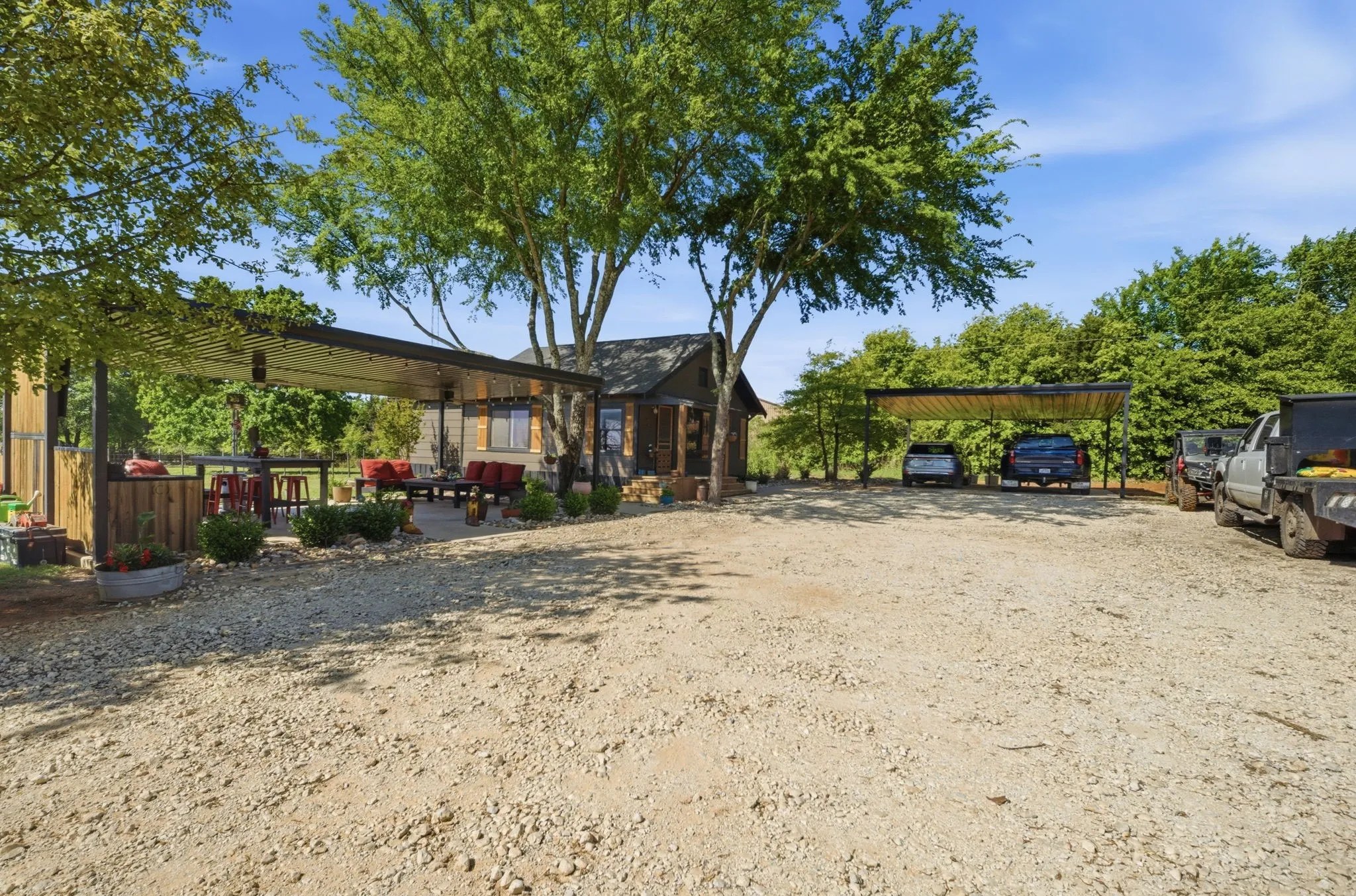 Single Family Residence For Sale in Cooke County , 10642 Fm 902, Collinsville, Texas 76233, 2 Bedrooms, 1 Bathroom, Garage spaces, 772 Sqft, built in 1950, Preowned, Price $1,000,000, mls#21231611, Real Estate Agent in Collinsville, Homes For Sale in Cooke county, Homes For Sale in Collinsville, Realtor in Collinsville Texas, Real Estate Brokerage Independent Realty Texas, Luminita Cordes Realtor