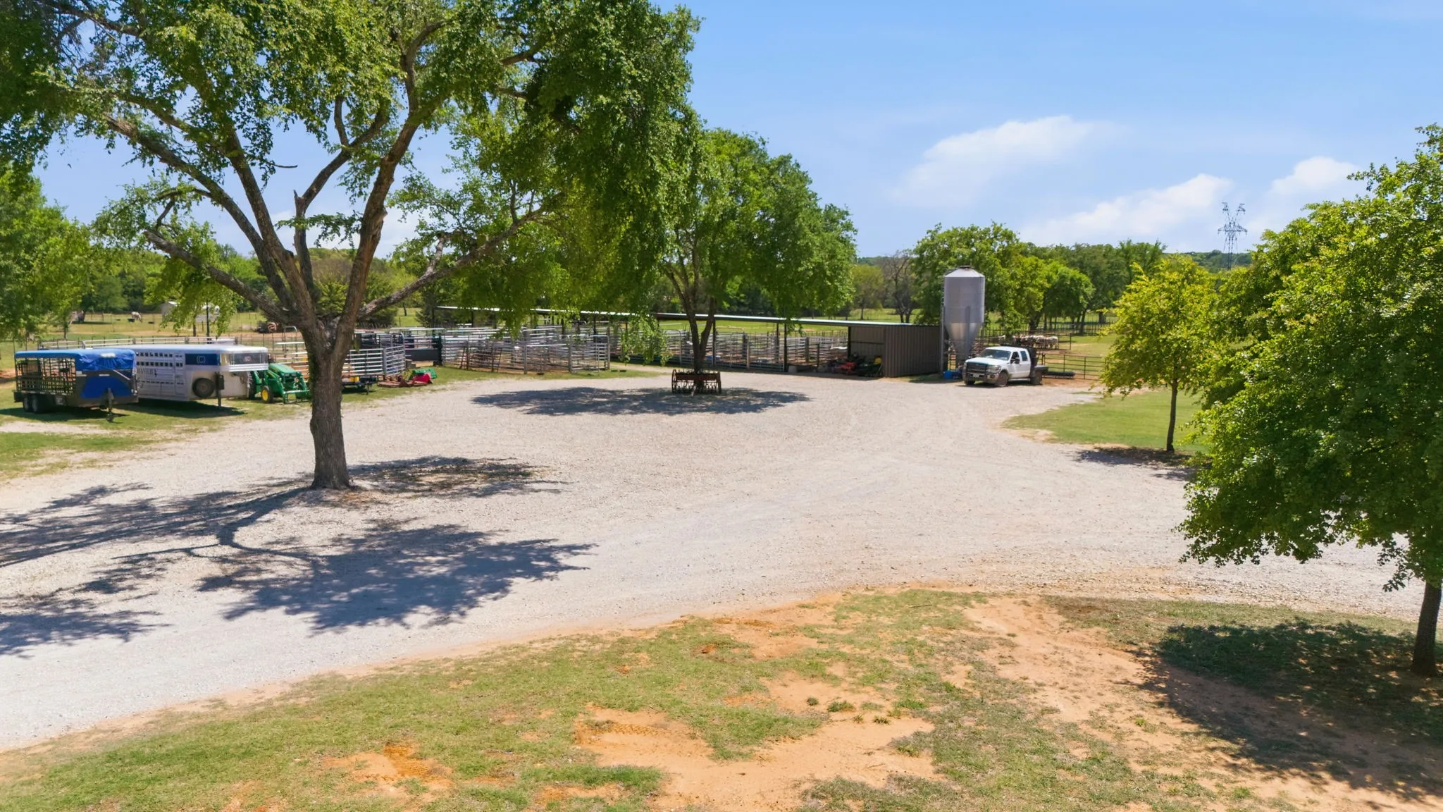 Single Family Residence For Sale in Cooke County , 10642 Fm 902, Collinsville, Texas 76233, 2 Bedrooms, 1 Bathroom, Garage spaces, 772 Sqft, built in 1950, Preowned, Price $1,000,000, mls#21231611, Real Estate Agent in Collinsville, Homes For Sale in Cooke county, Homes For Sale in Collinsville, Realtor in Collinsville Texas, Real Estate Brokerage Independent Realty Texas, Luminita Cordes Realtor