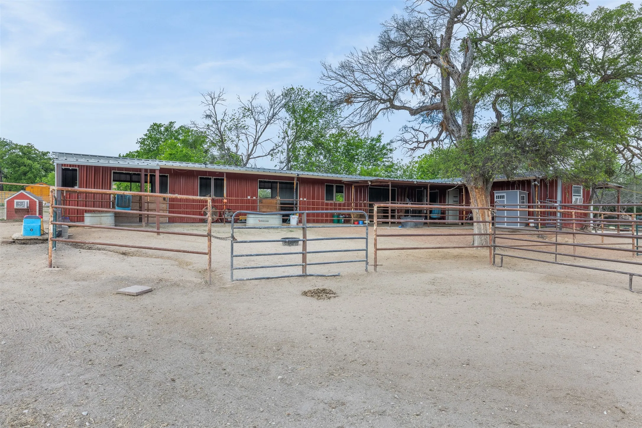Farm For Sale in Mc Lennan County , 203 Saffle Road, Robinson, Texas 76706, 3 Bedrooms, 2 Bathrooms, Garage spaces, 1,680 Sqft, built in 2001, Preowned, Price $514,900, mls#21234425, Real Estate Agent in Robinson, Homes For Sale in Mc Lennan county, Homes For Sale in Robinson, Realtor in Robinson Texas, Real Estate Brokerage Independent Realty Texas, Luminita Cordes Realtor